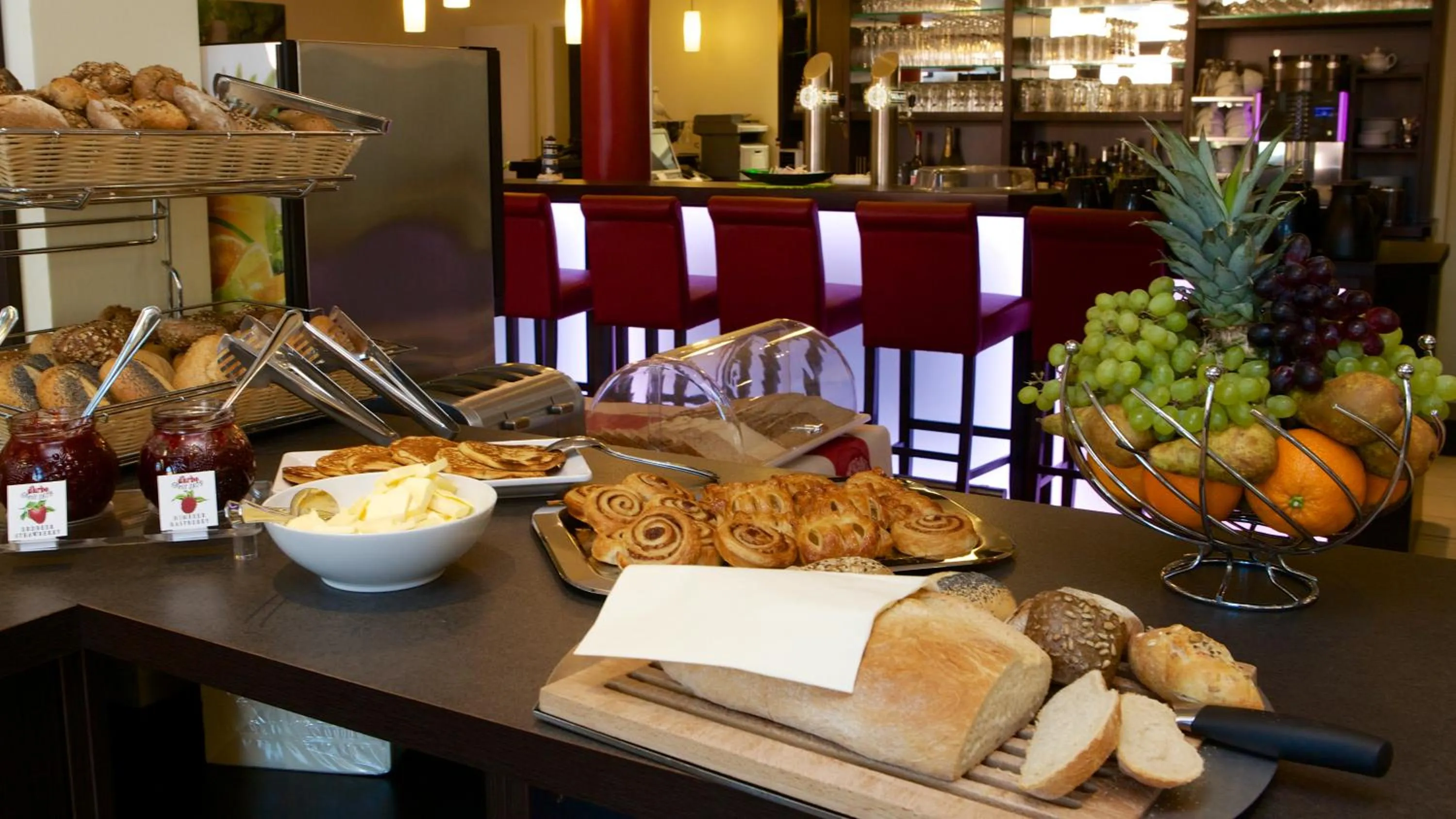 Buffet breakfast in Aparthotel Museumshof