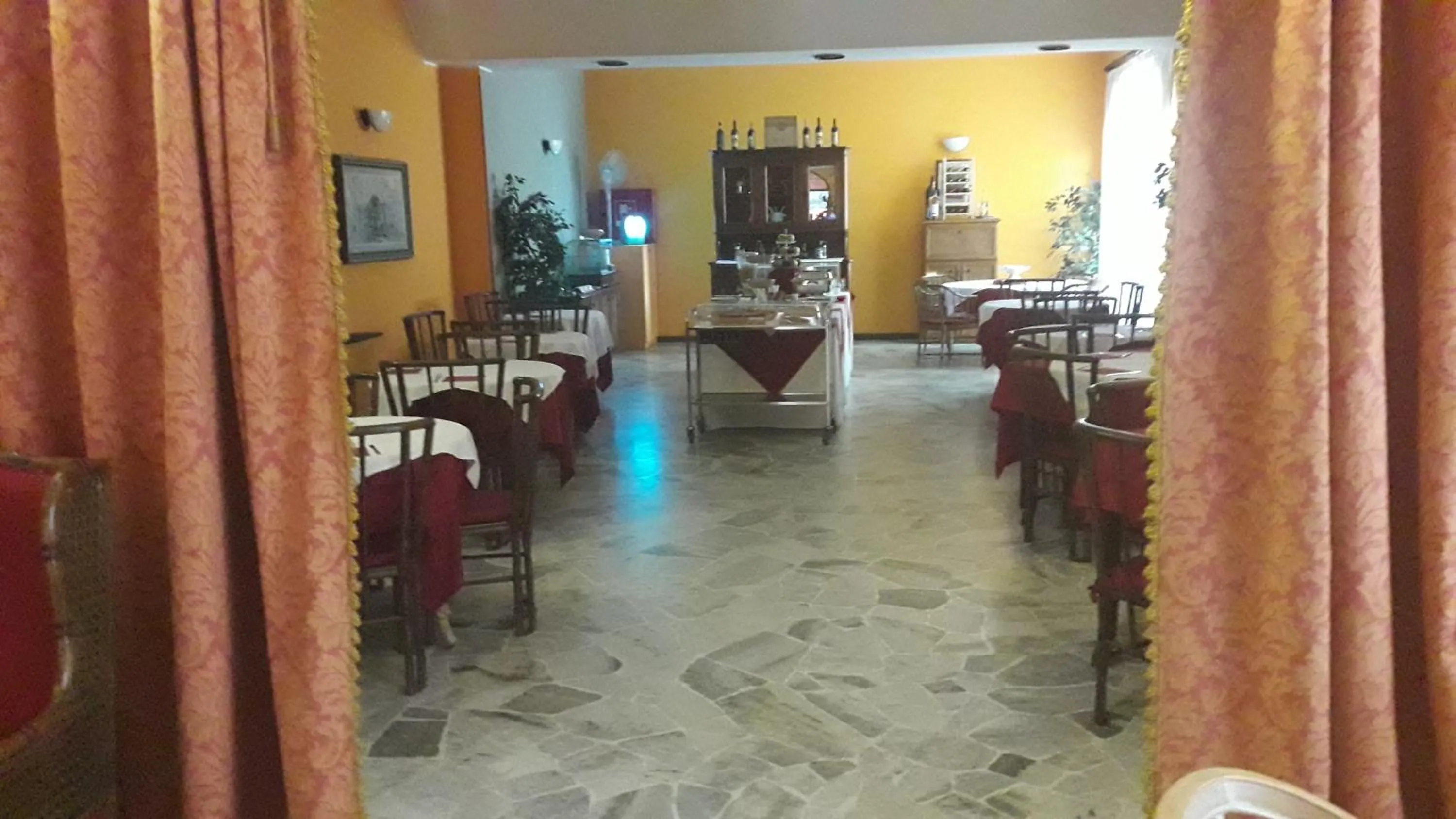 Restaurant/places to eat in Aer Hotel Malpensa