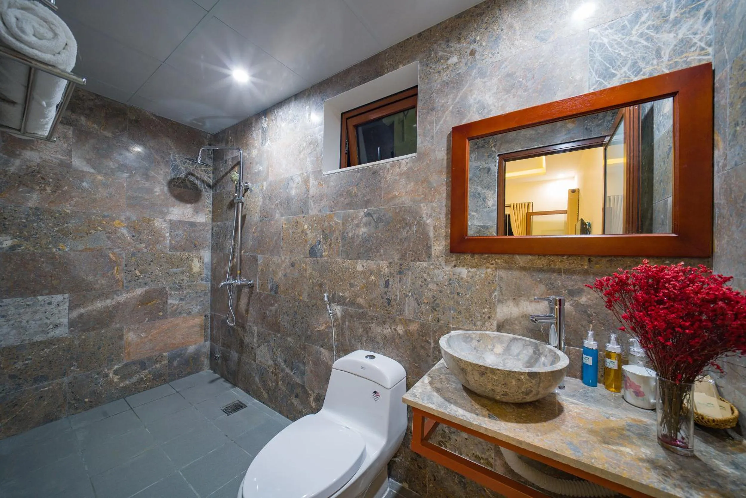Shower in Herbal Tea Homestay