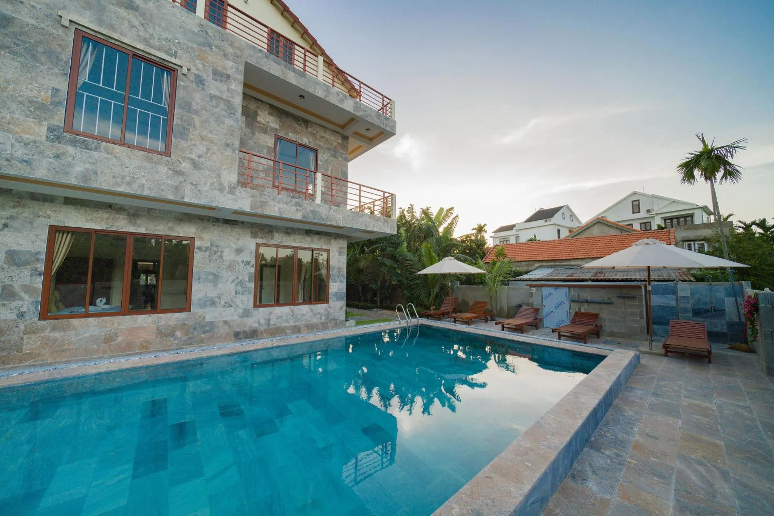 Swimming pool in Herbal Tea Homestay
