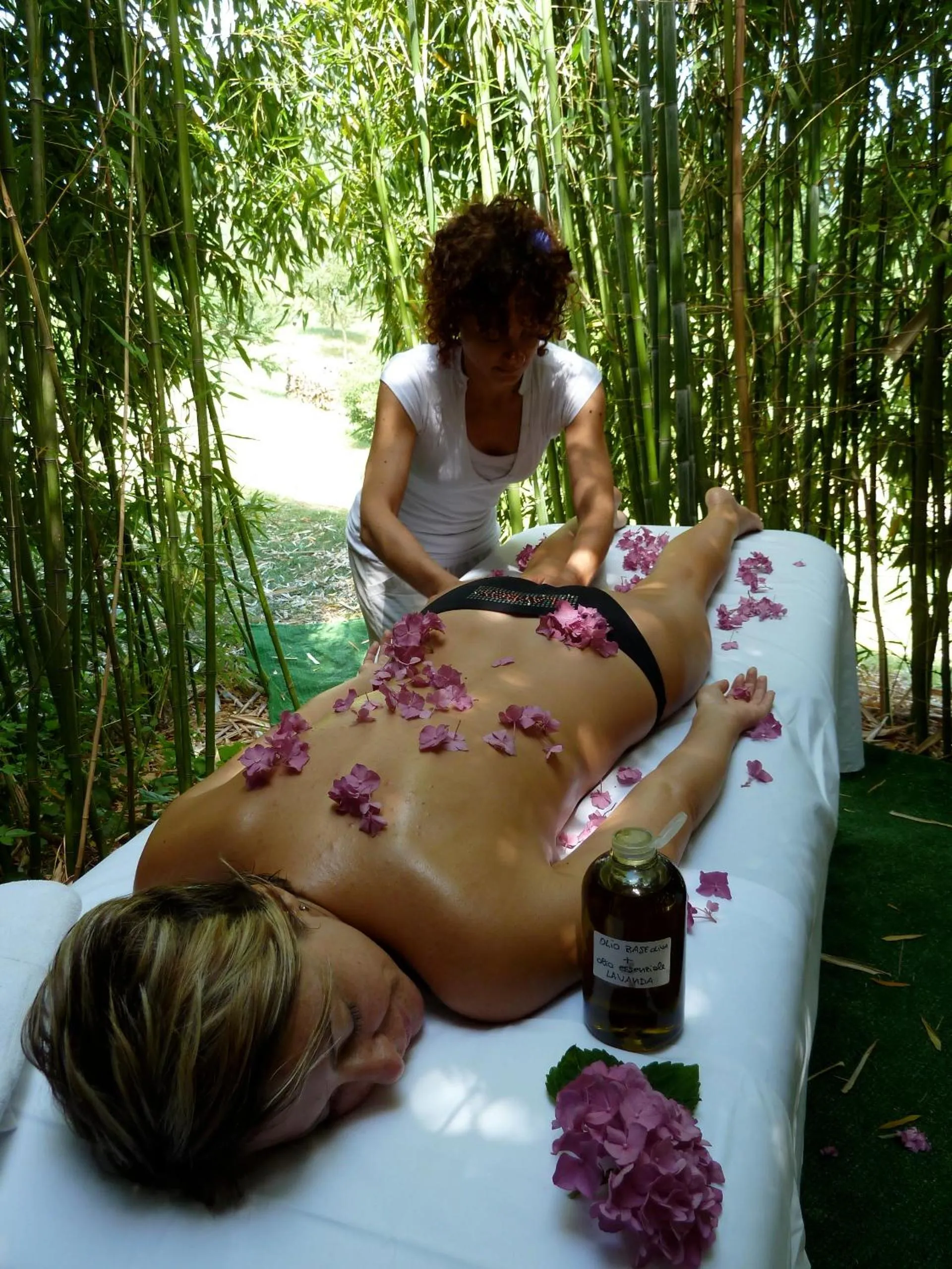 Massage in Villa Campestri Olive Oil Resort
