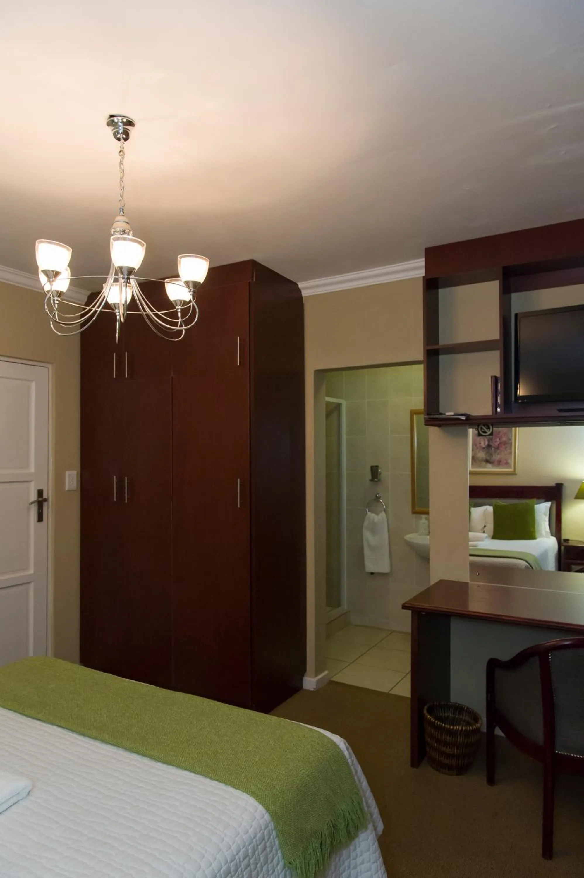 Photo of the whole room, Bed in Bayswater Lodge