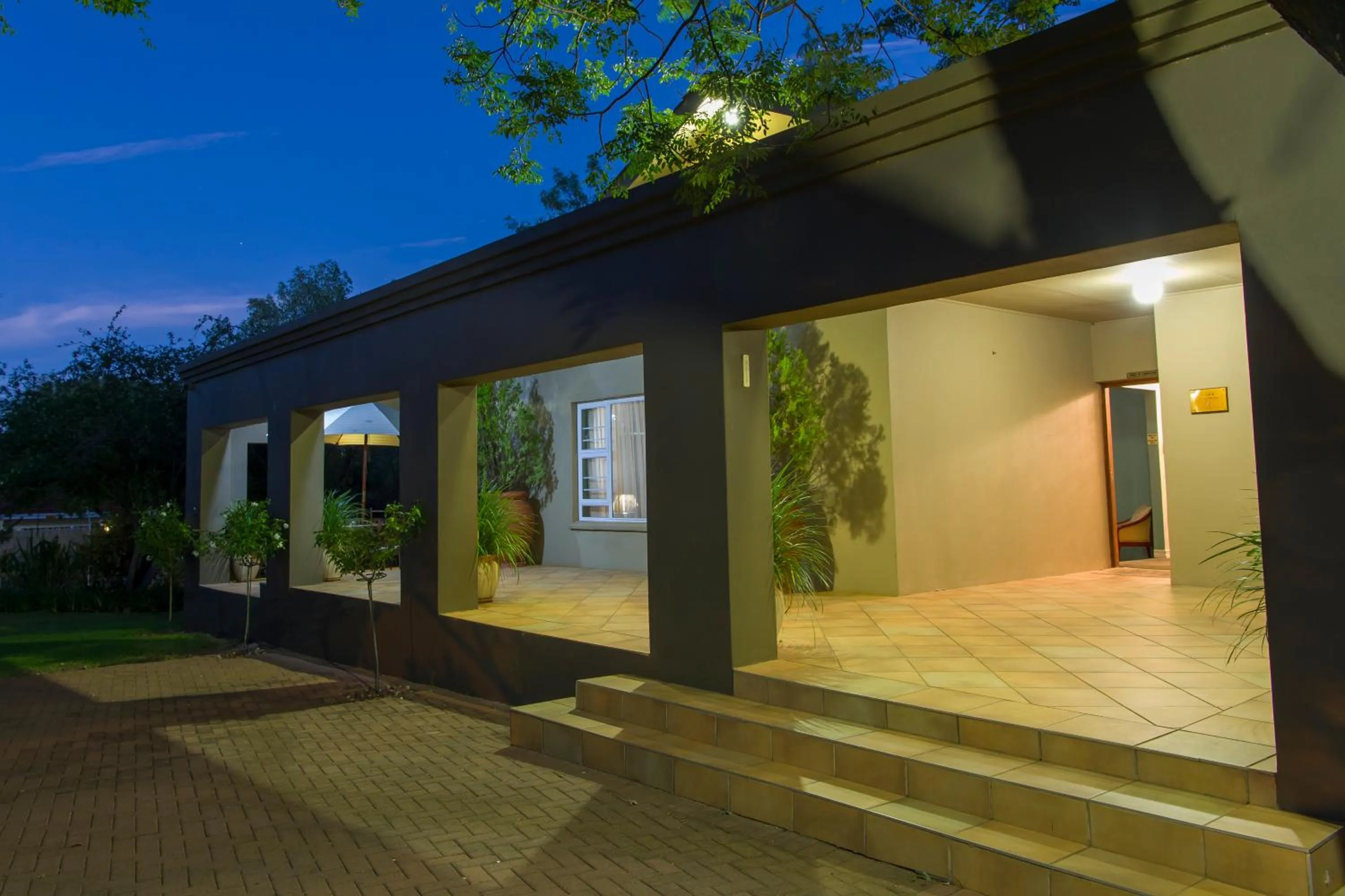 Facade/entrance in Bayswater Lodge