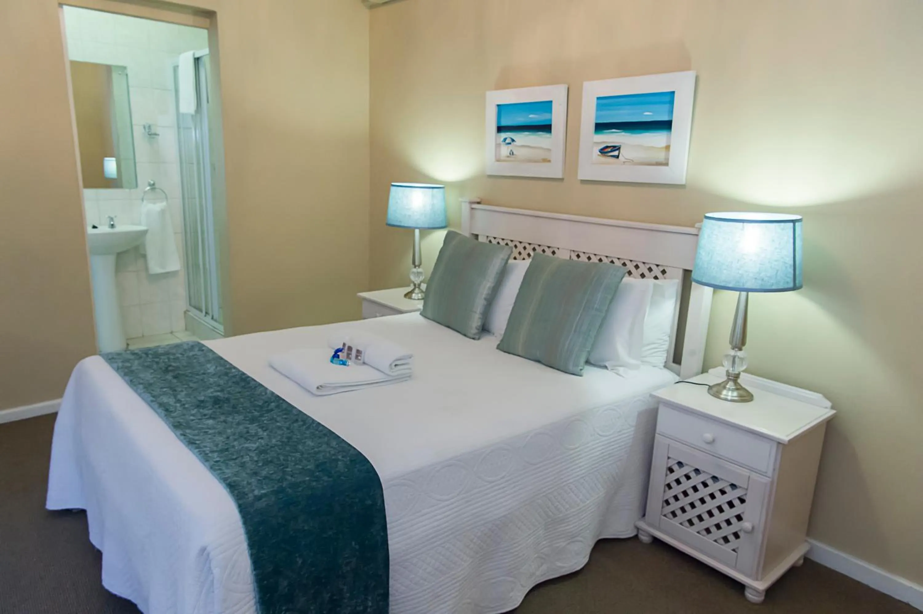 Photo of the whole room, Bed in Bayswater Lodge