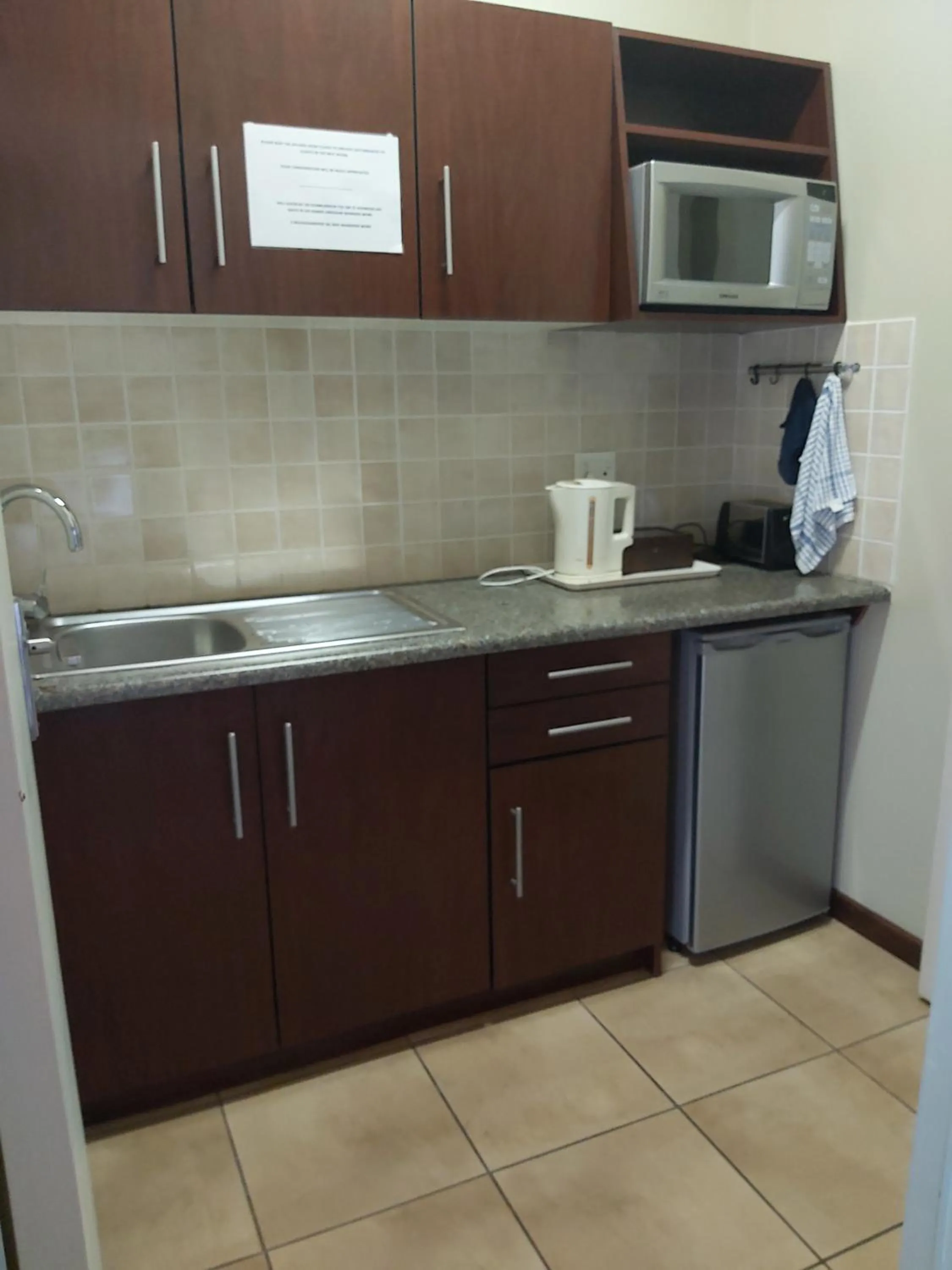 Kitchen or kitchenette in Bayswater Lodge