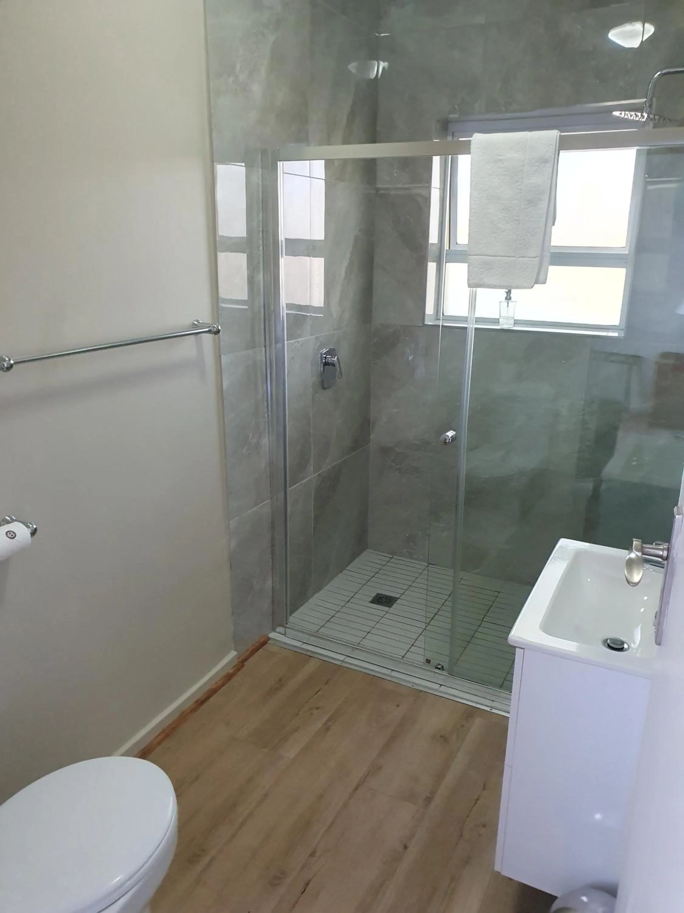Shower in Bayswater Lodge