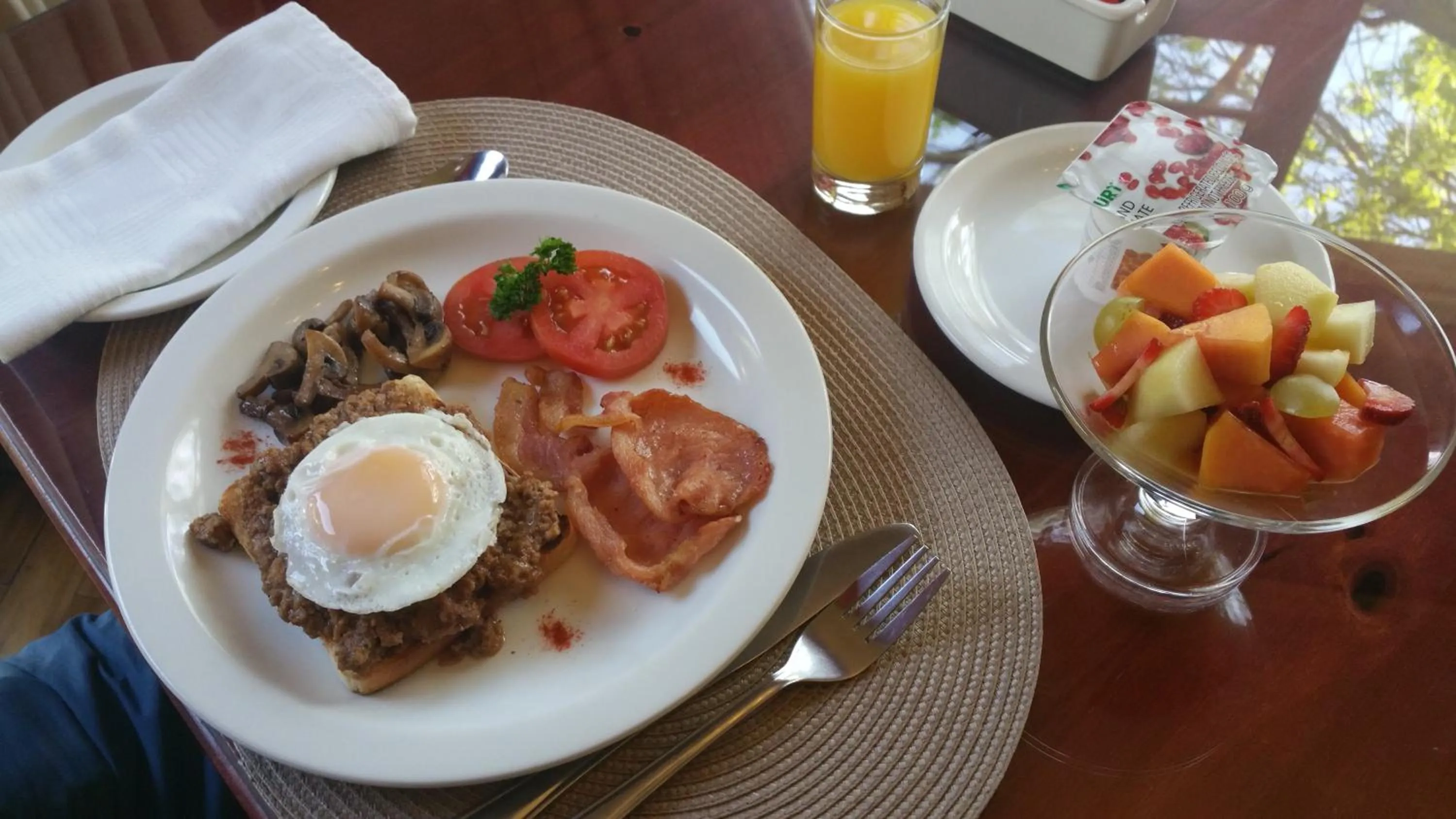 English/Irish breakfast in Bayswater Lodge