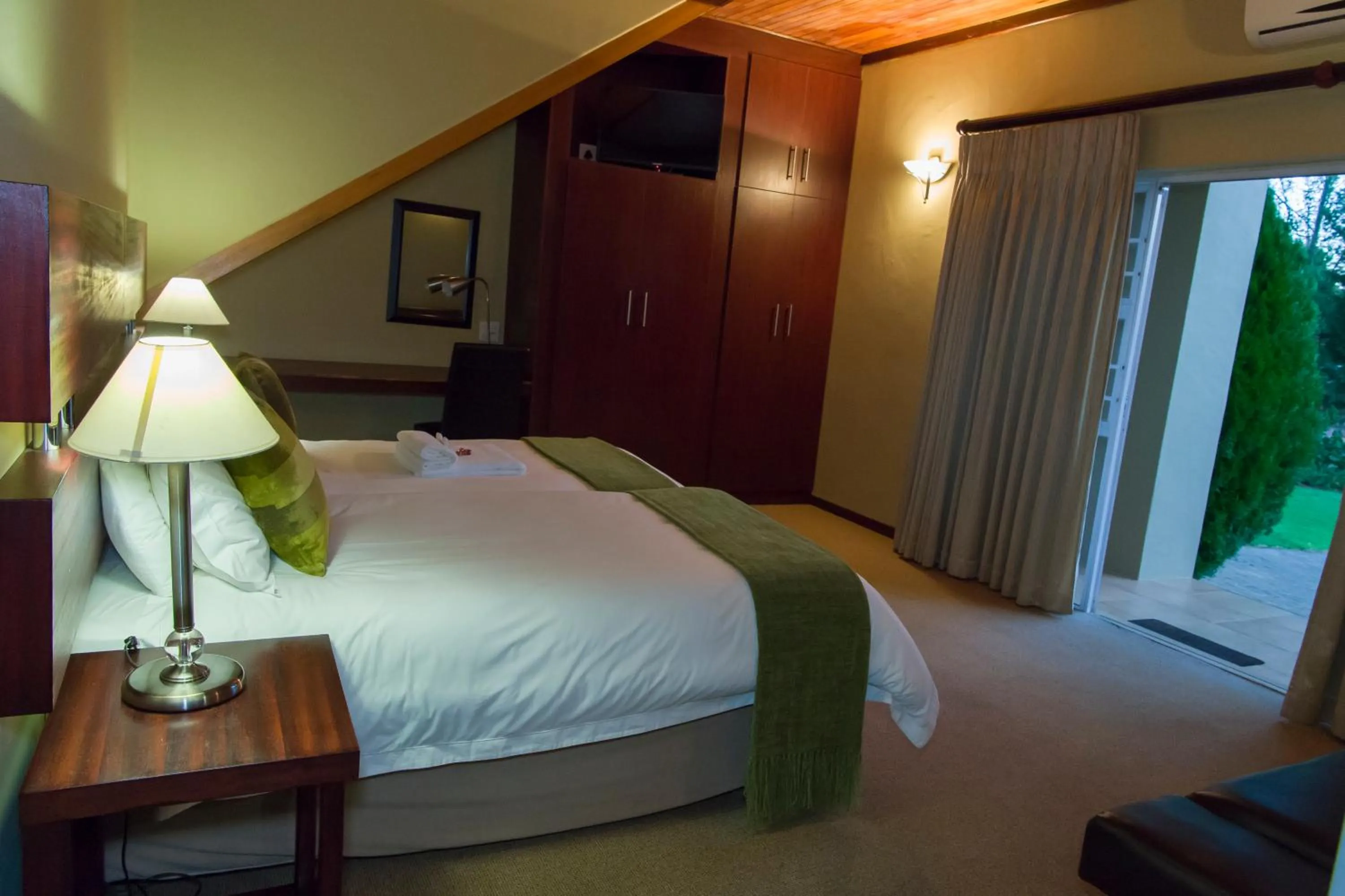 Photo of the whole room, Bed in Bayswater Lodge