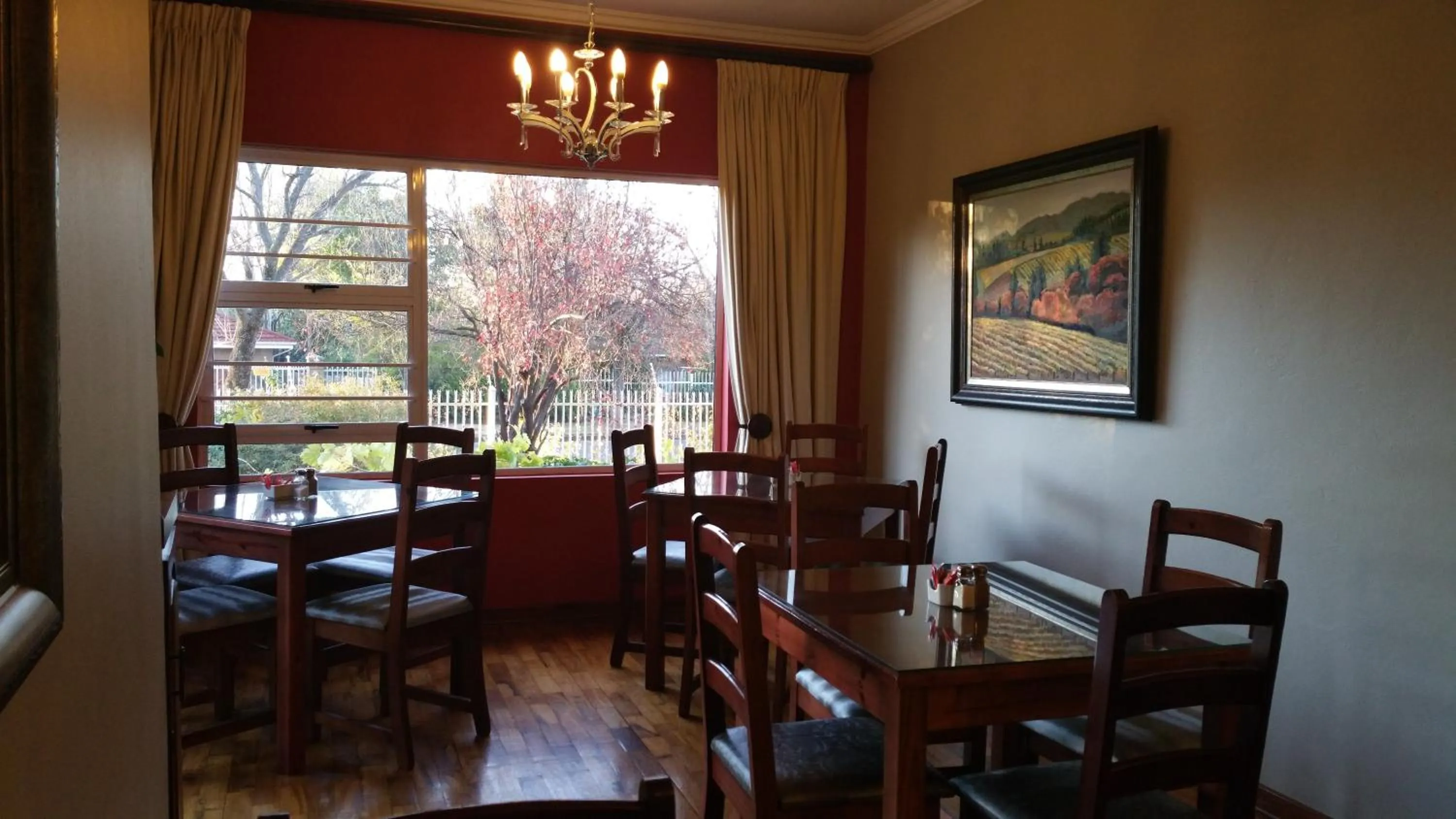 Dining area in Bayswater Lodge