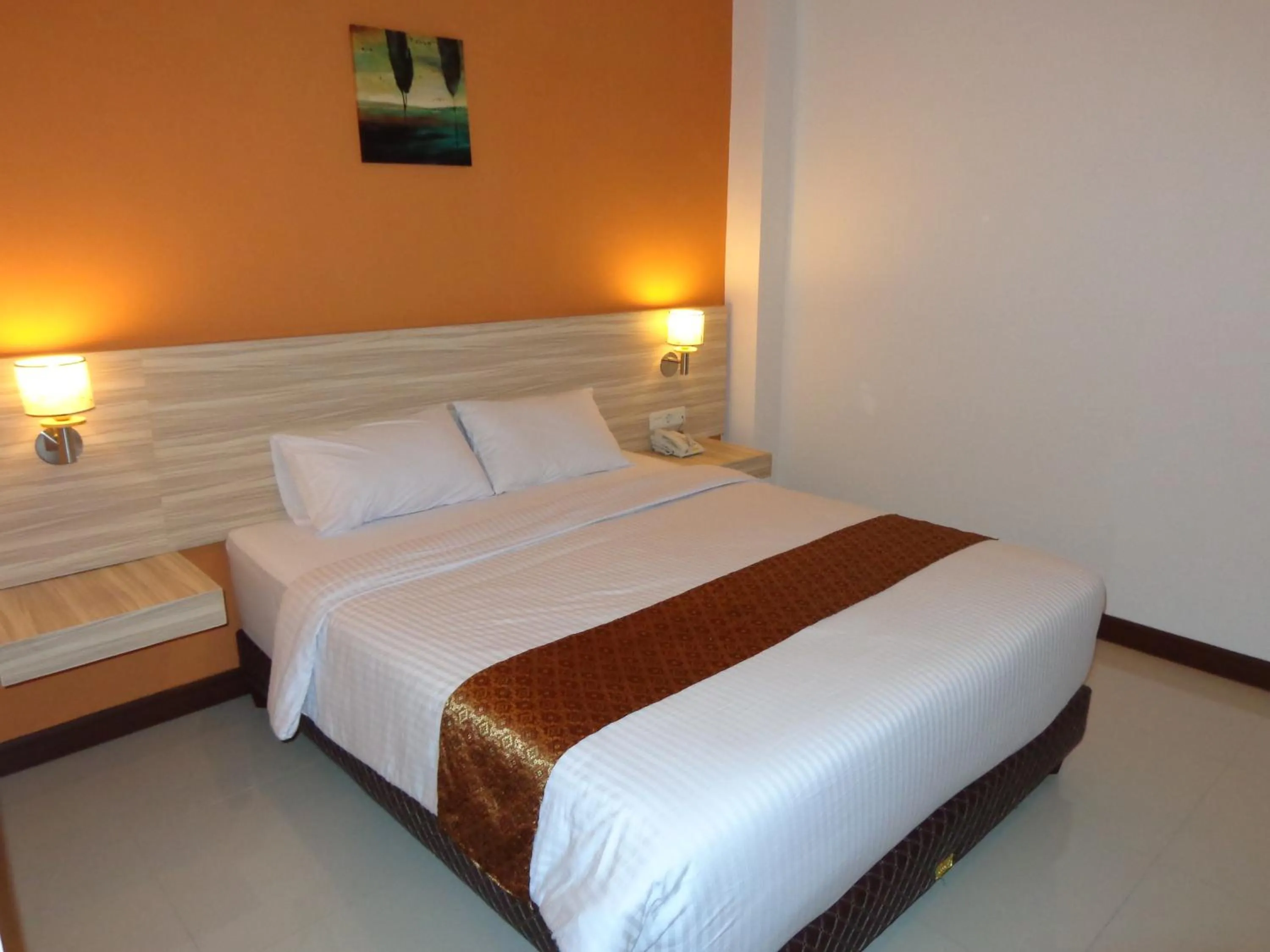 Photo of the whole room in Frank's Hotel