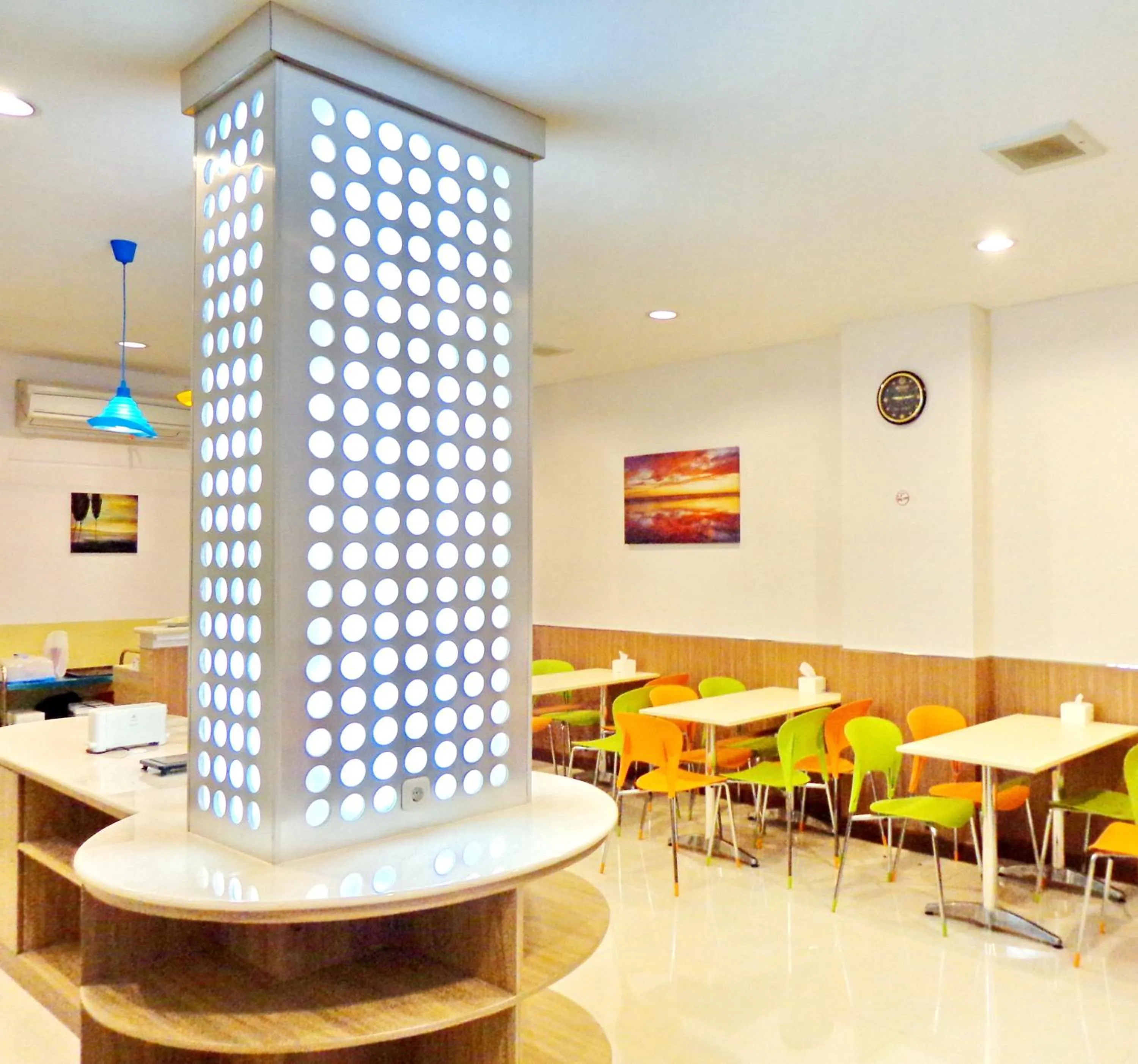 Restaurant/places to eat in Frank's Hotel