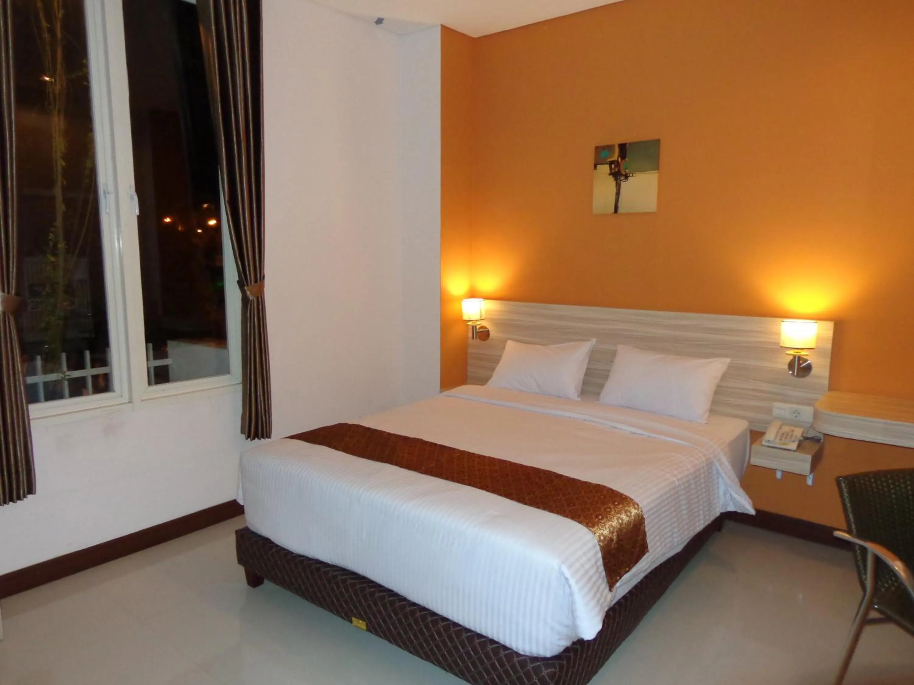 Photo of the whole room in Frank's Hotel