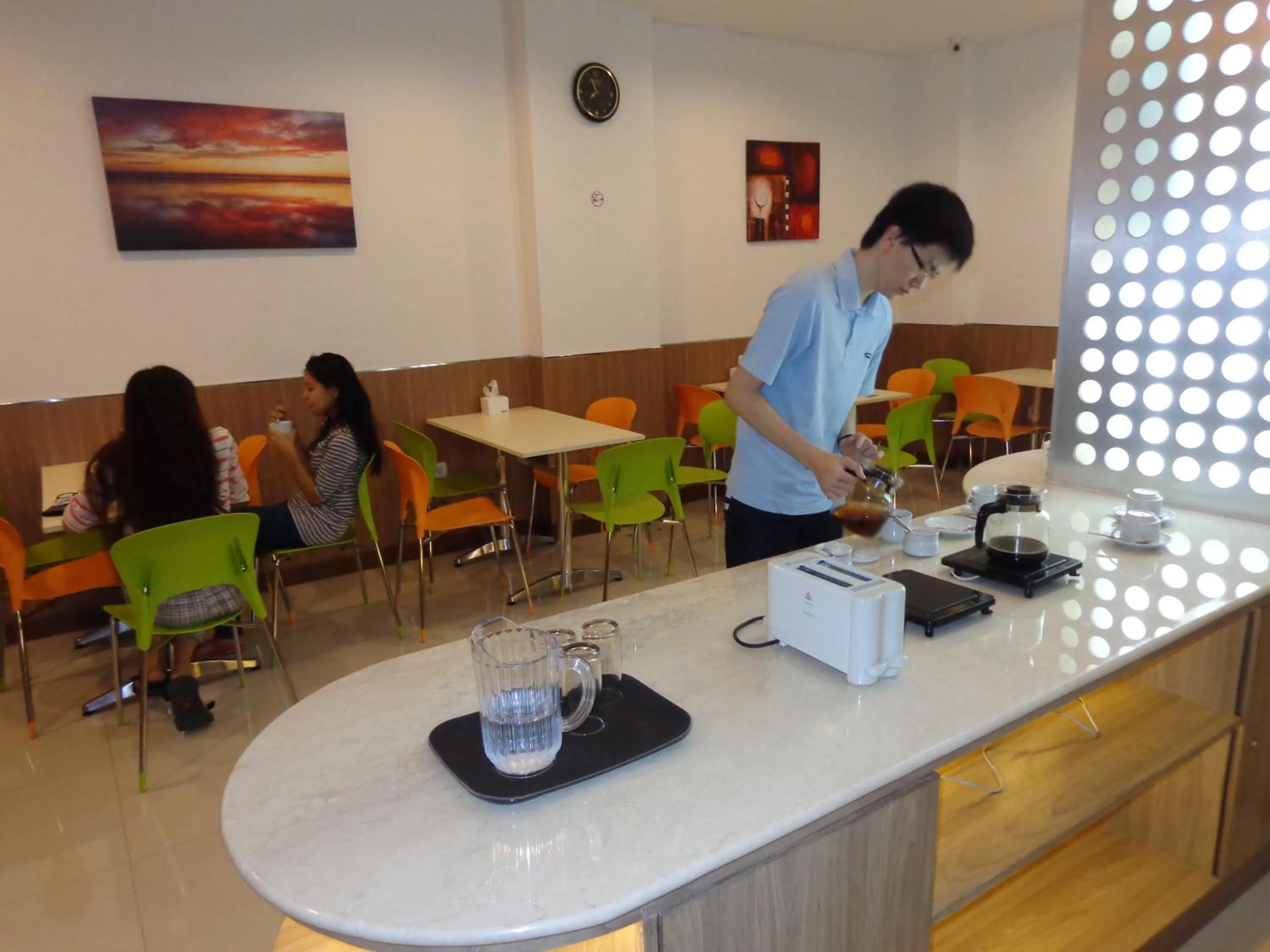 Food and drinks in Frank's Hotel