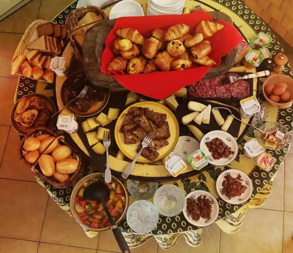 Buffet breakfast in Auberge Du Fraizier