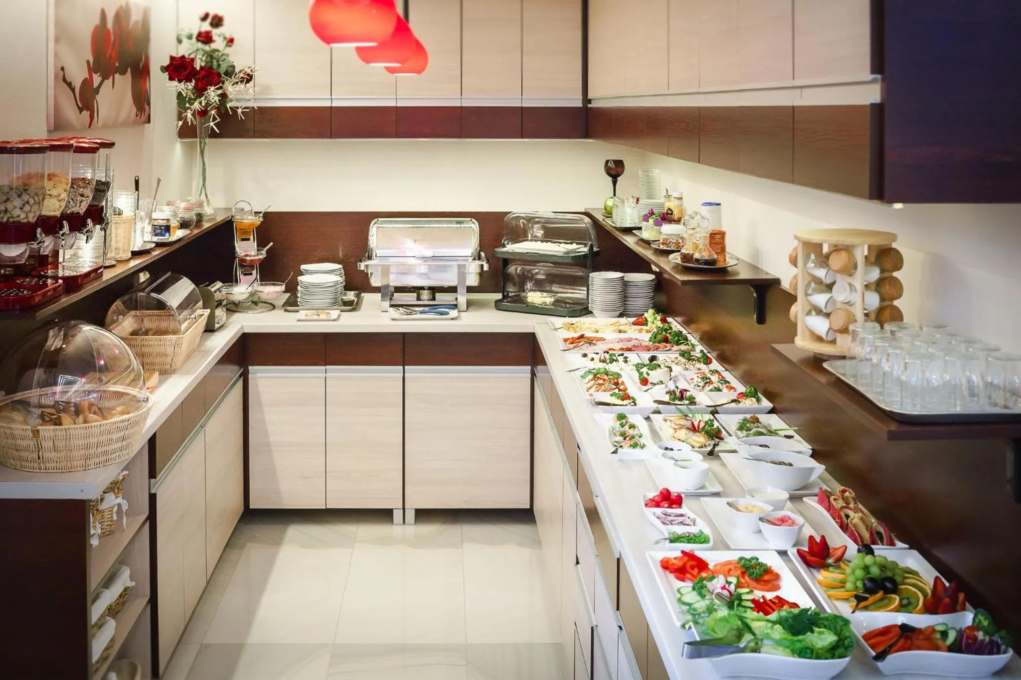 Food and drinks in Hotel Cis