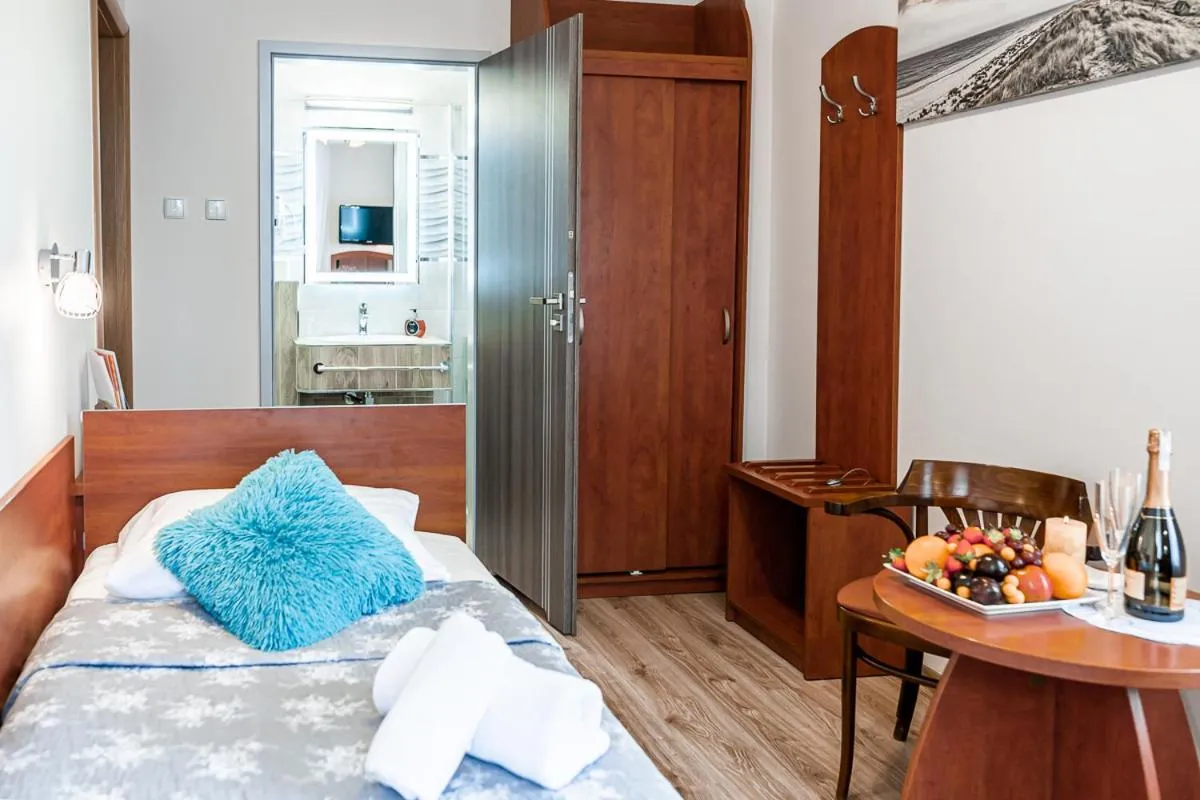 Photo of the whole room, Bed in Hotel Cis