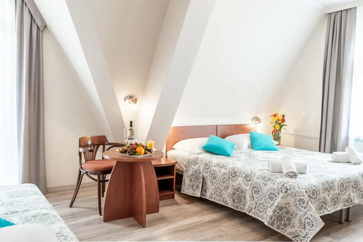 Triple Room in Hotel Cis Triple Room in Hotel Cis