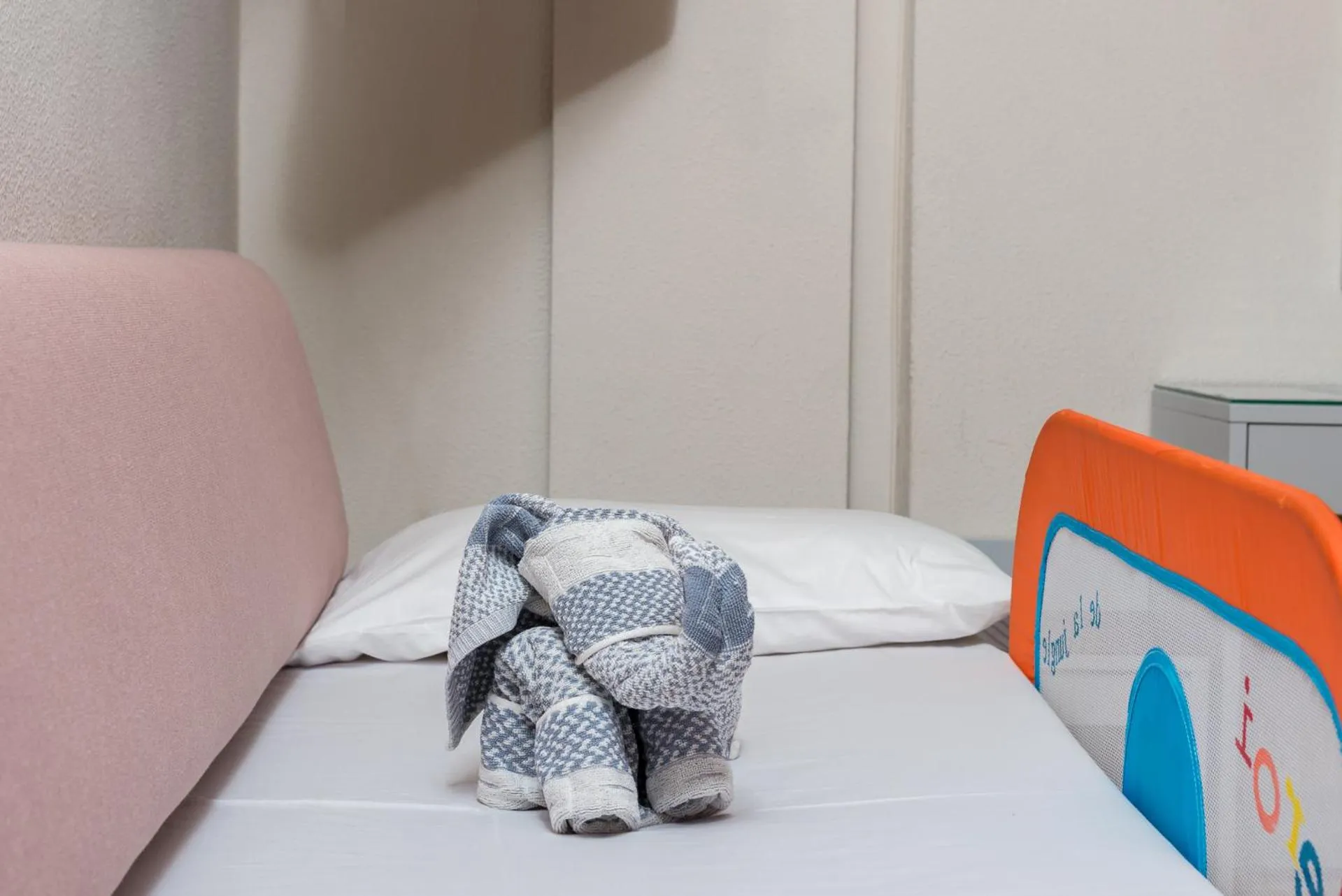 Bedroom, Bed in 7Palms