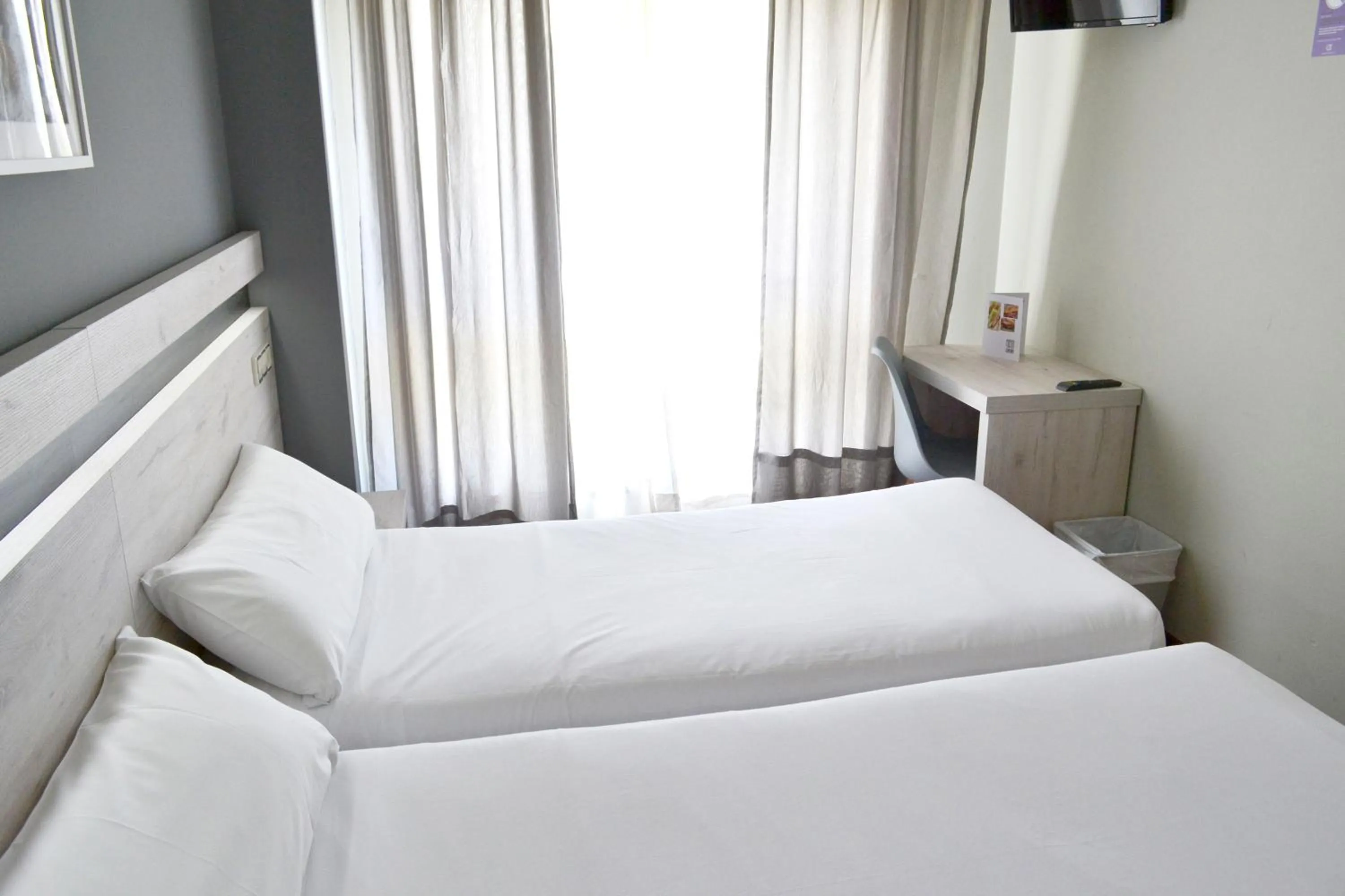 Bed in Alda Puerta Coruña