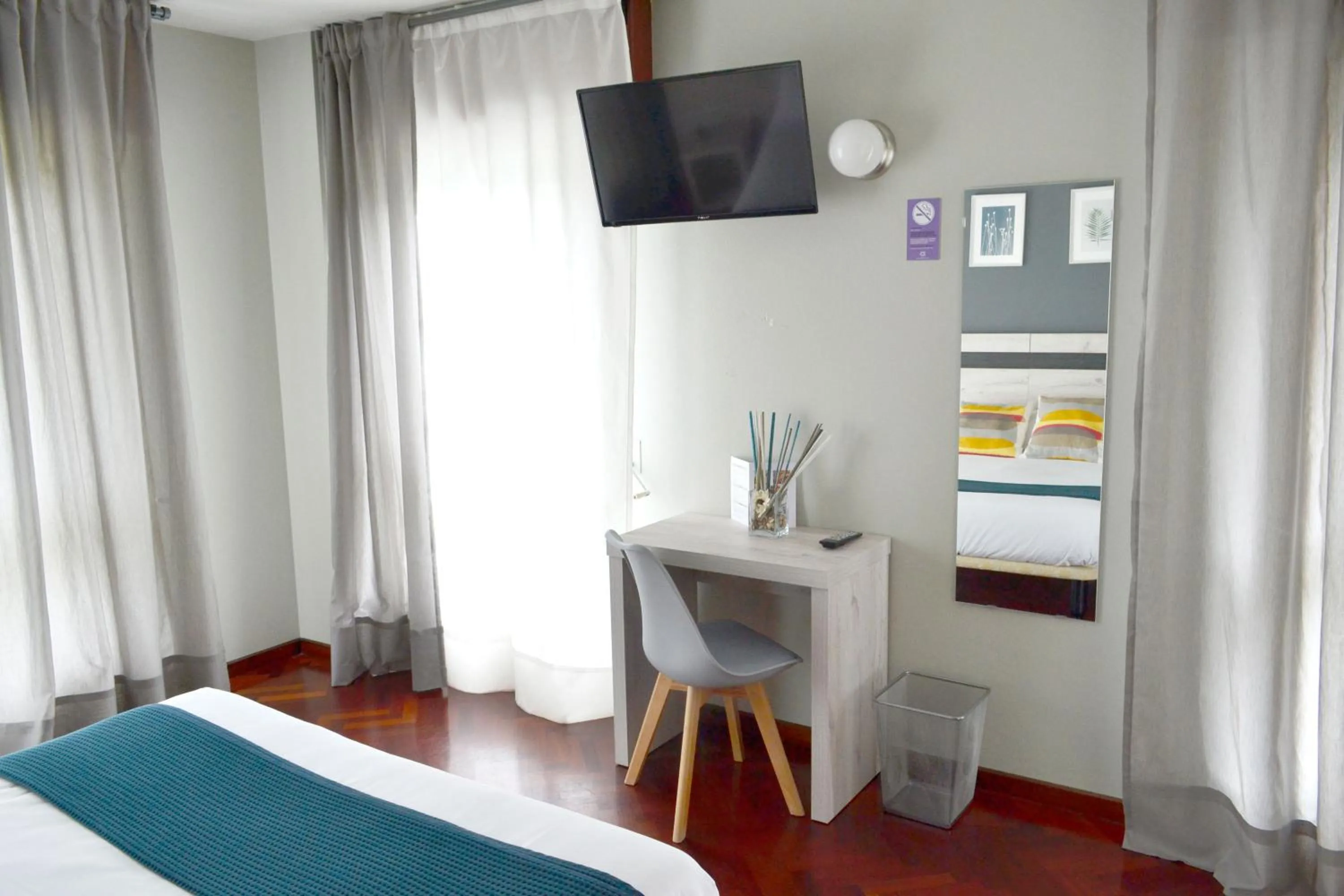 TV and multimedia, Bed in Alda Puerta Coruña