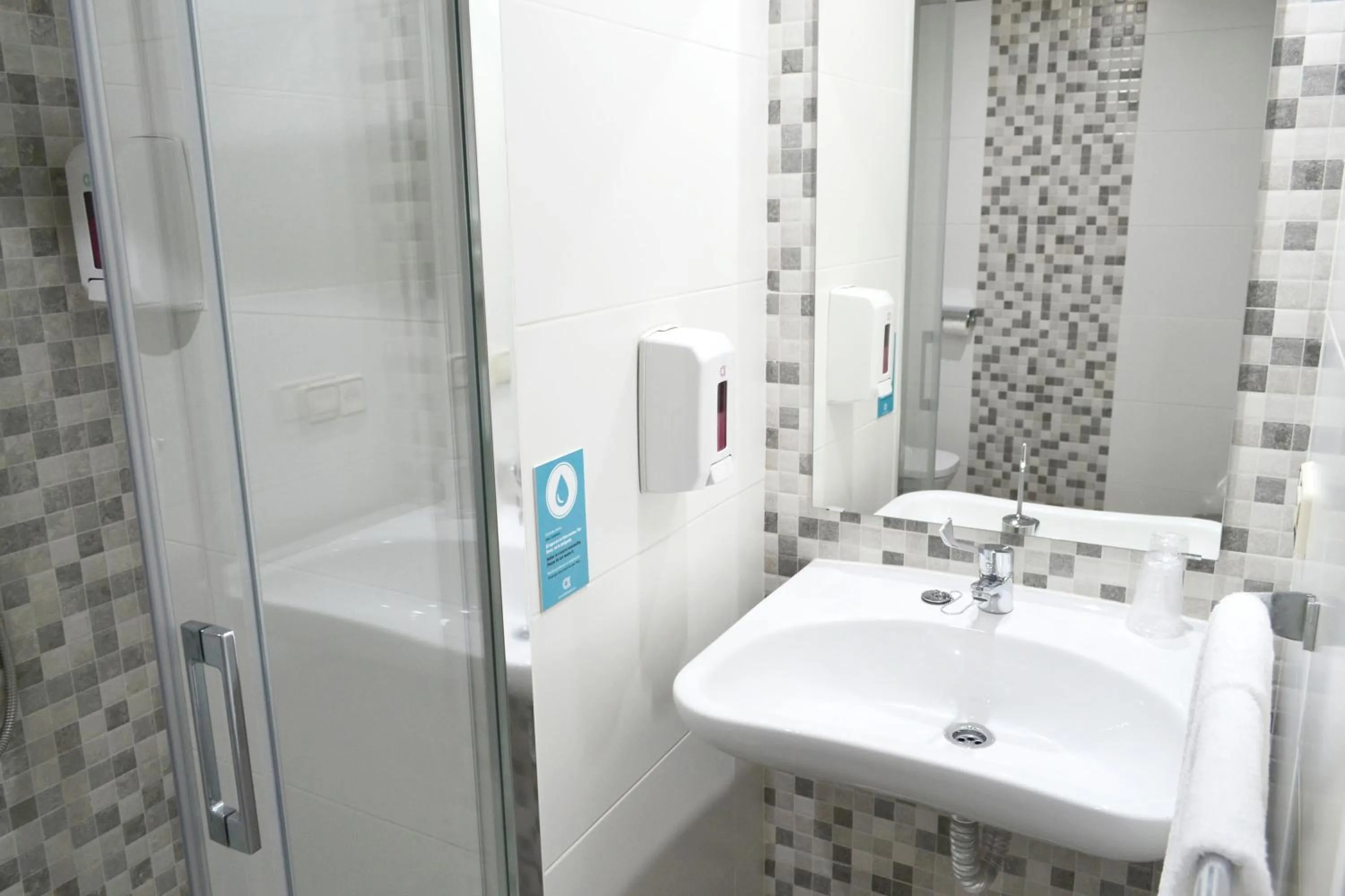 Shower in Alda Puerta Coruña