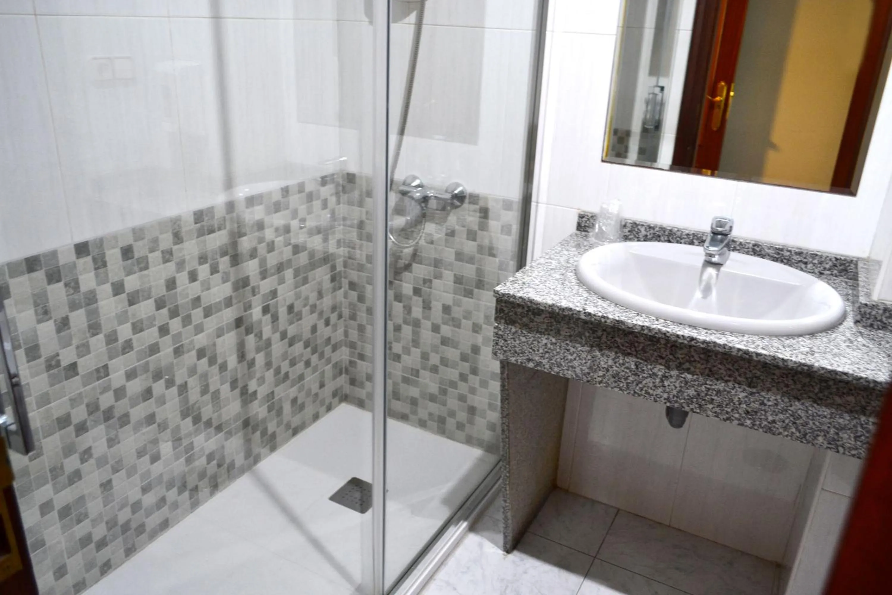 Bathroom in Alda Puerta Coruña