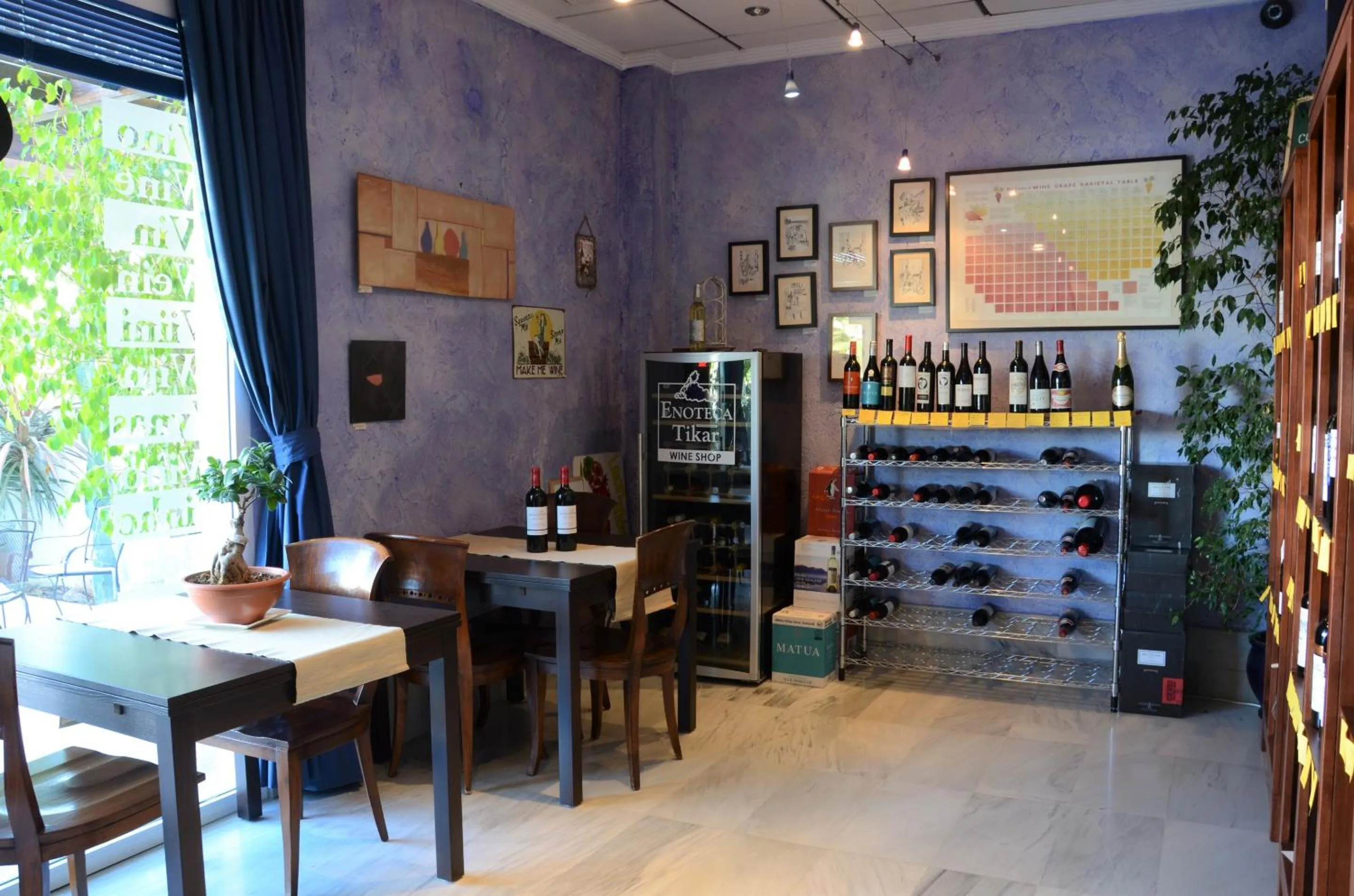 Dining area in Hotel Tikar