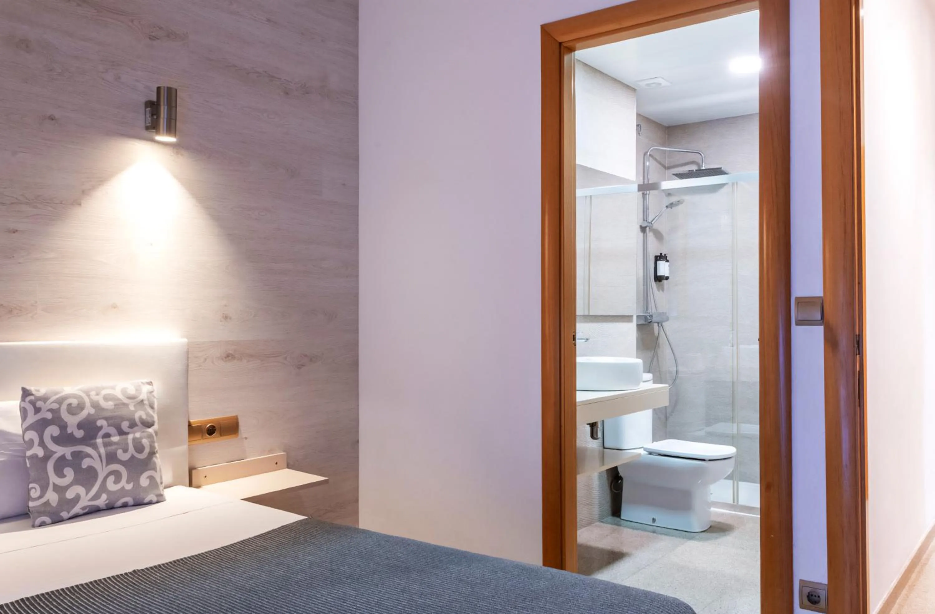 Bed in Aparthotel Rambla108