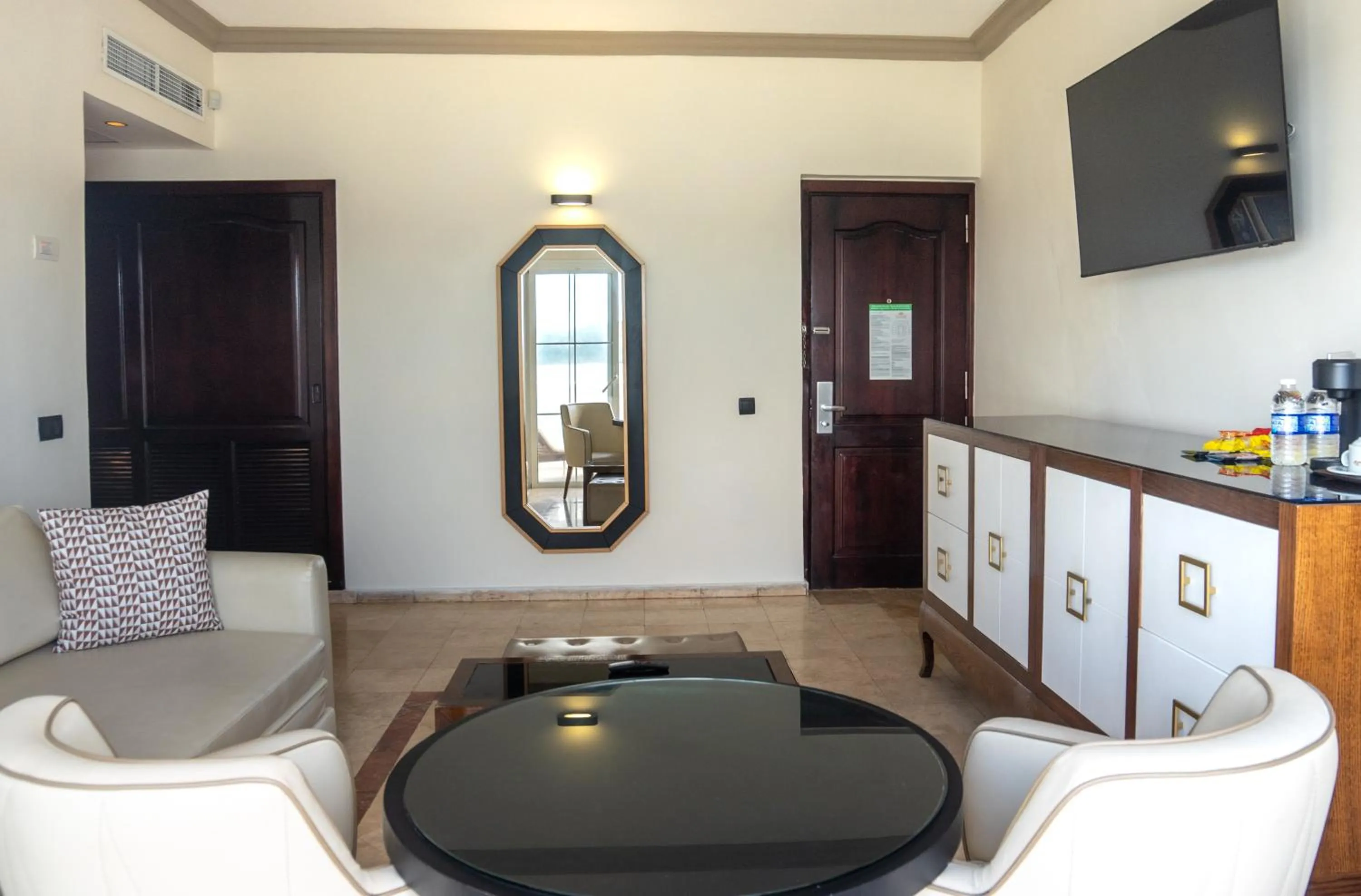 Living room in Grand Palladium Lady Hamilton Resort & Spa - All Inclusive