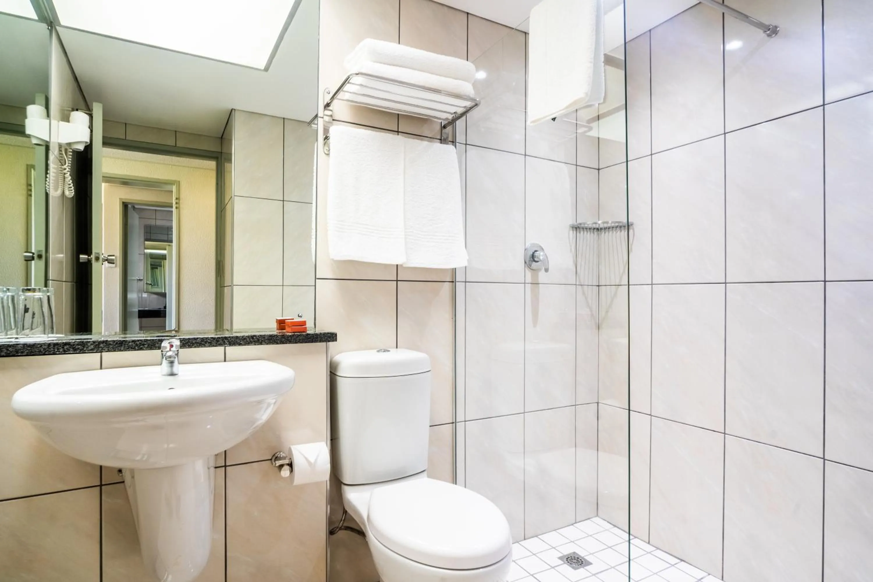 Shower in African Sky Harrismith Inn