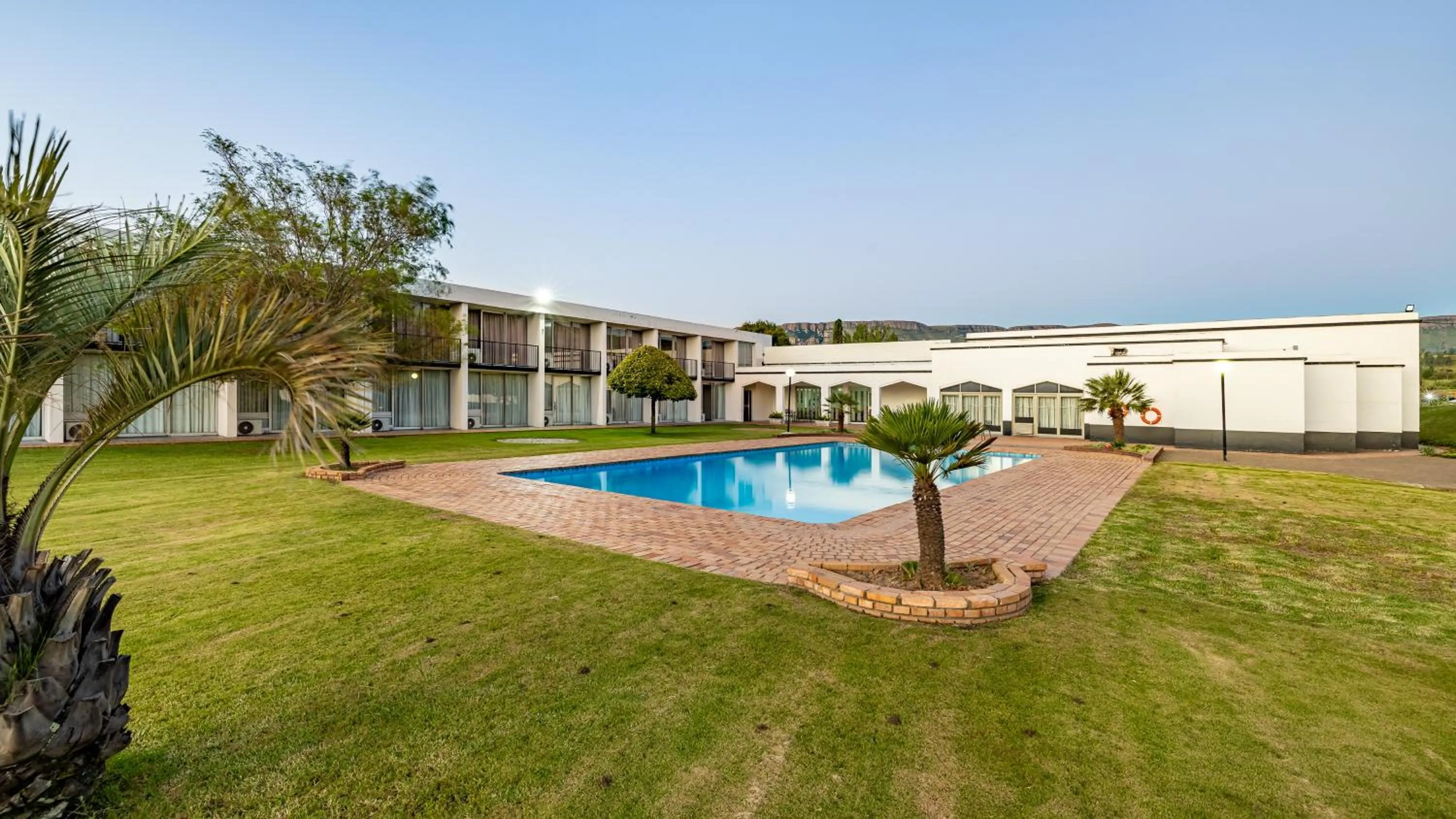 Property building in African Sky Harrismith Inn