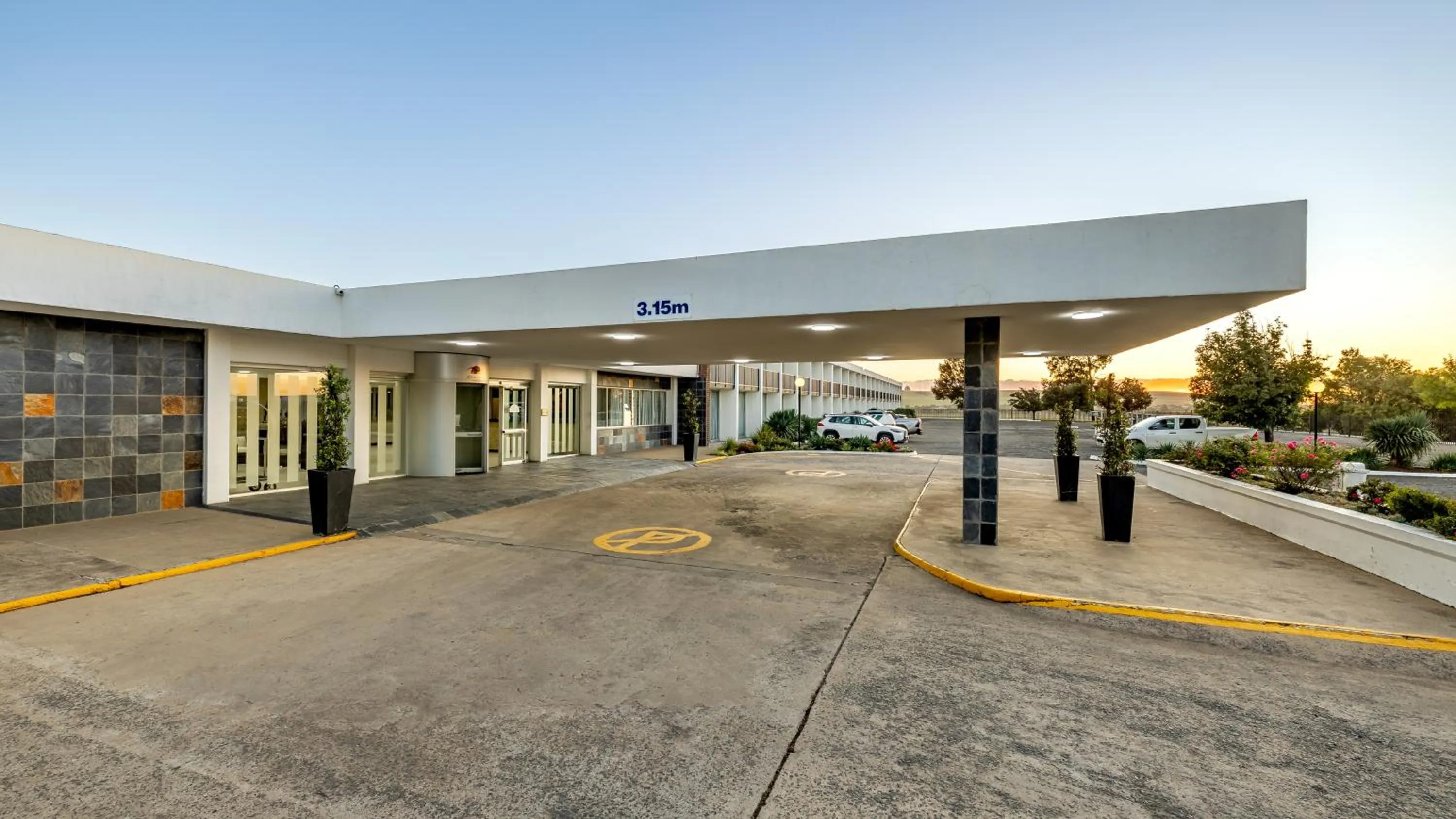 Property building in African Sky Harrismith Inn