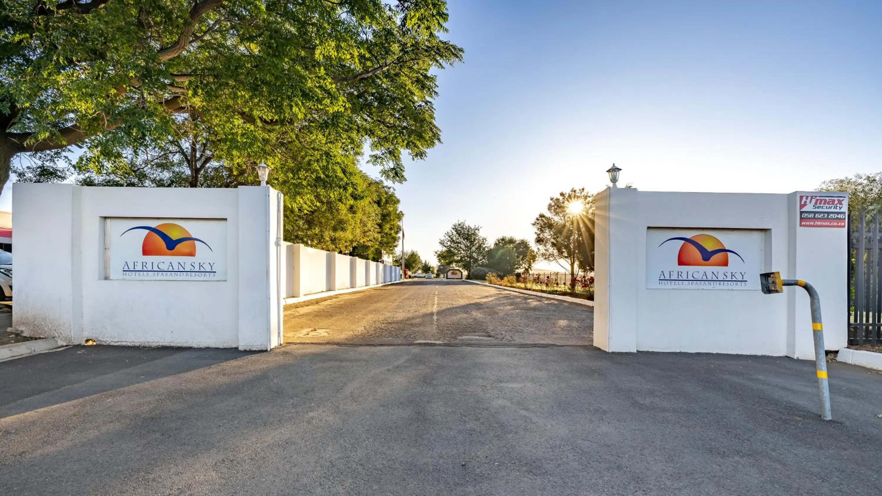 Facade/entrance in African Sky Harrismith Inn