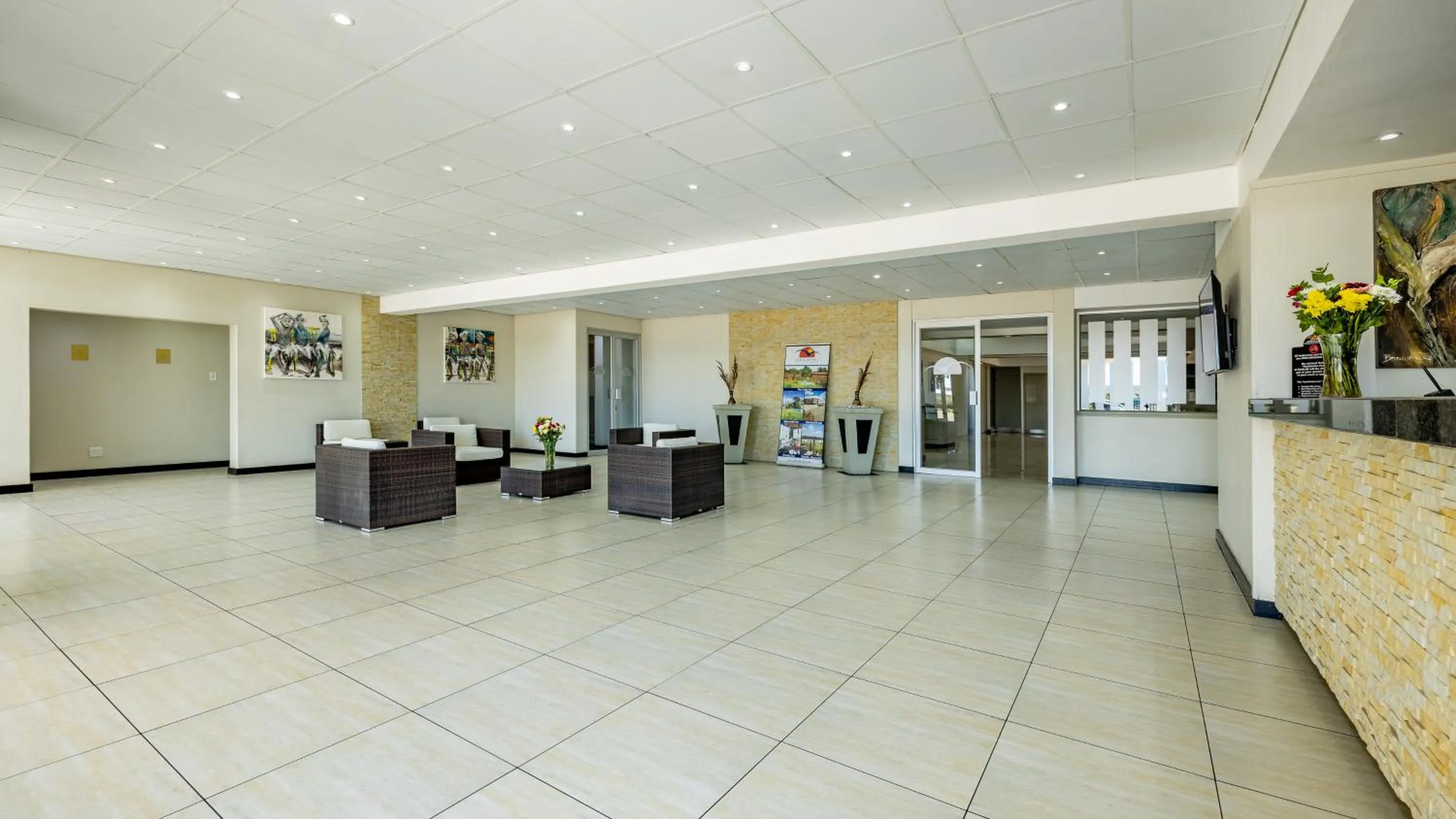 Lobby or reception in African Sky Harrismith Inn