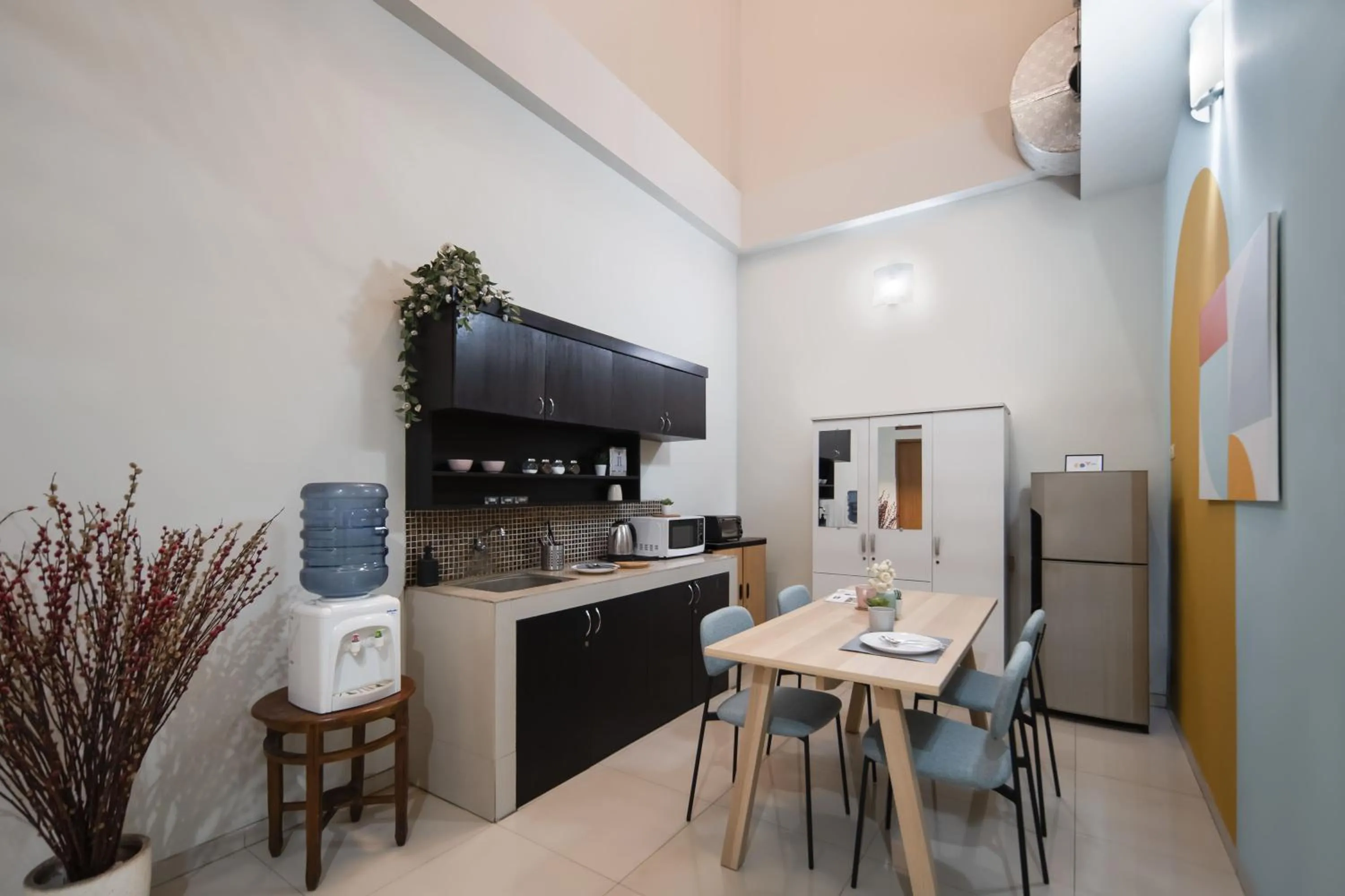 Communal kitchen in Cove Casavanda