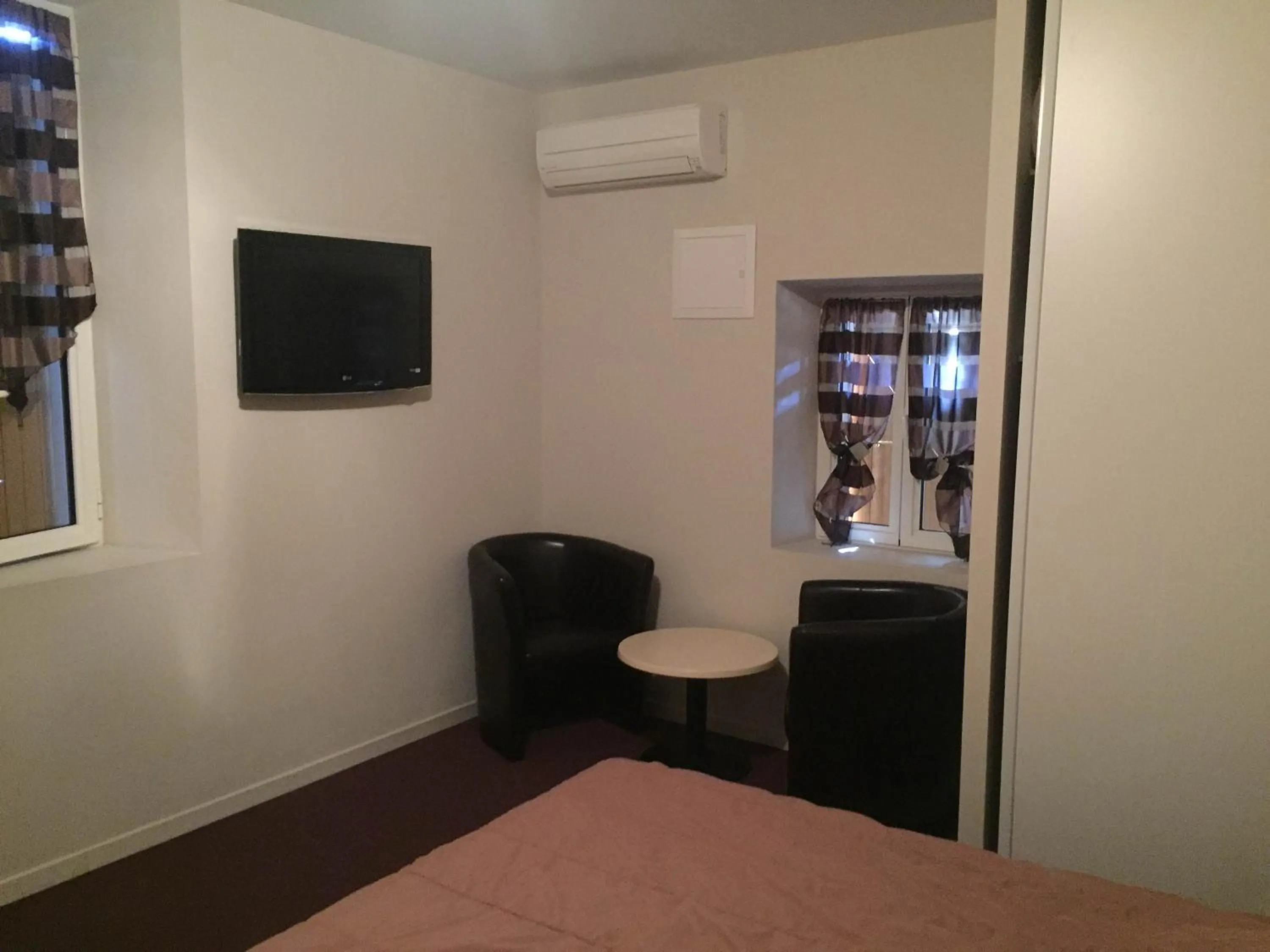 TV and multimedia, Bed in Auberge Les Olivades