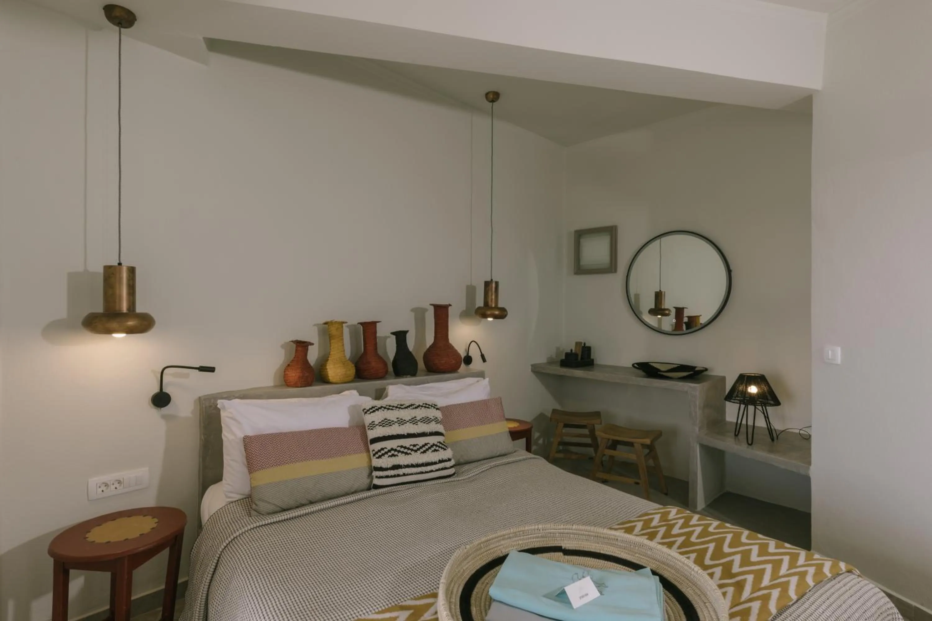 Photo of the whole room, Bed in Grand View - Megalochori Santorini