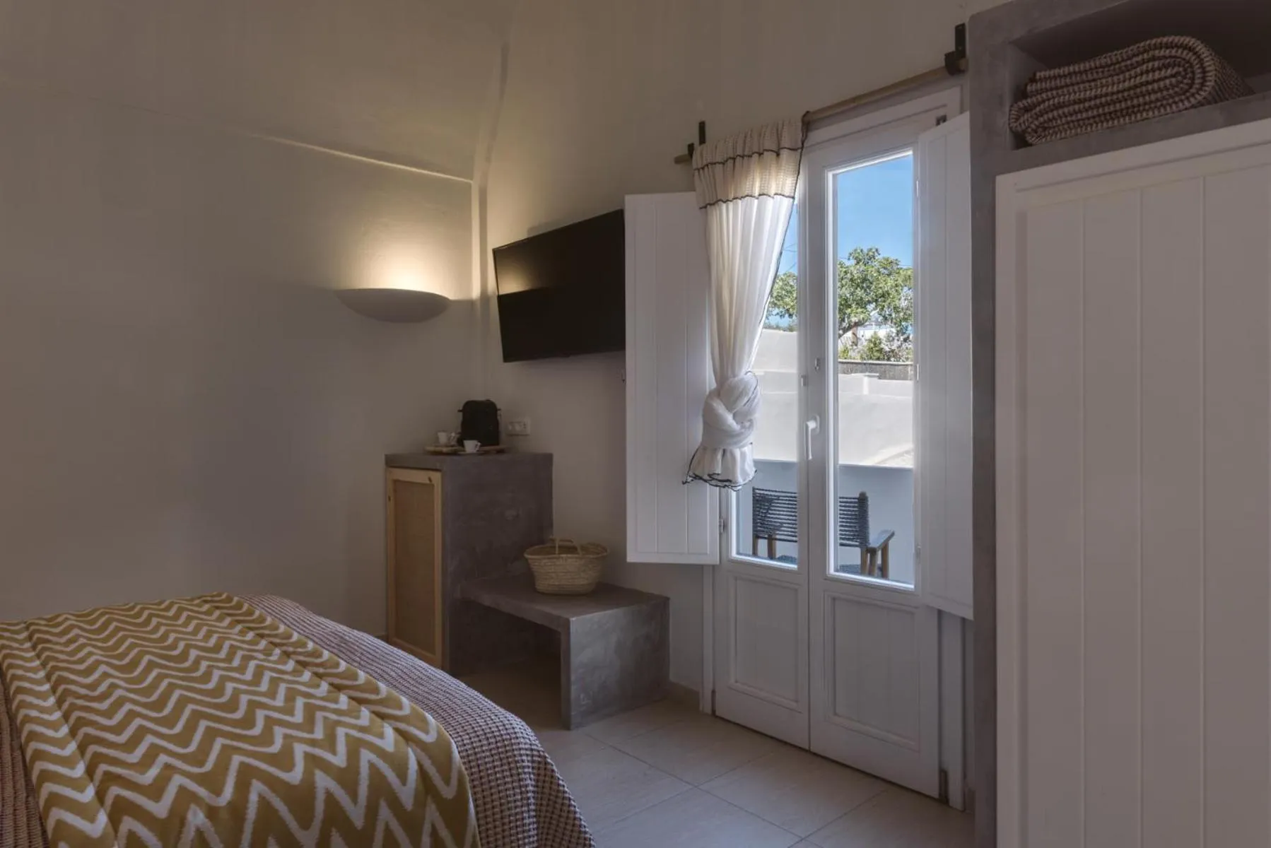 View (from property/room), Bed in Grand View - Megalochori Santorini