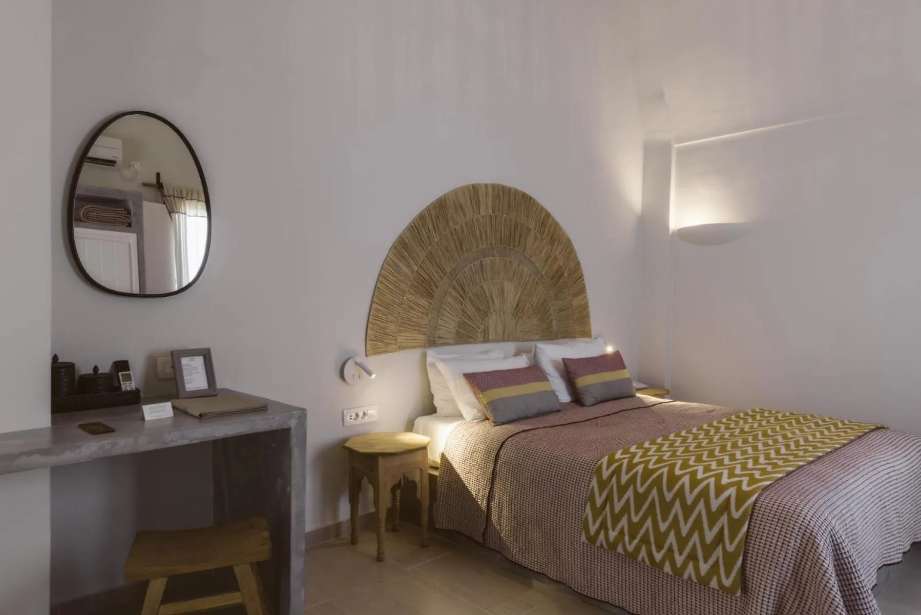 Bed in Grand View - Megalochori Santorini