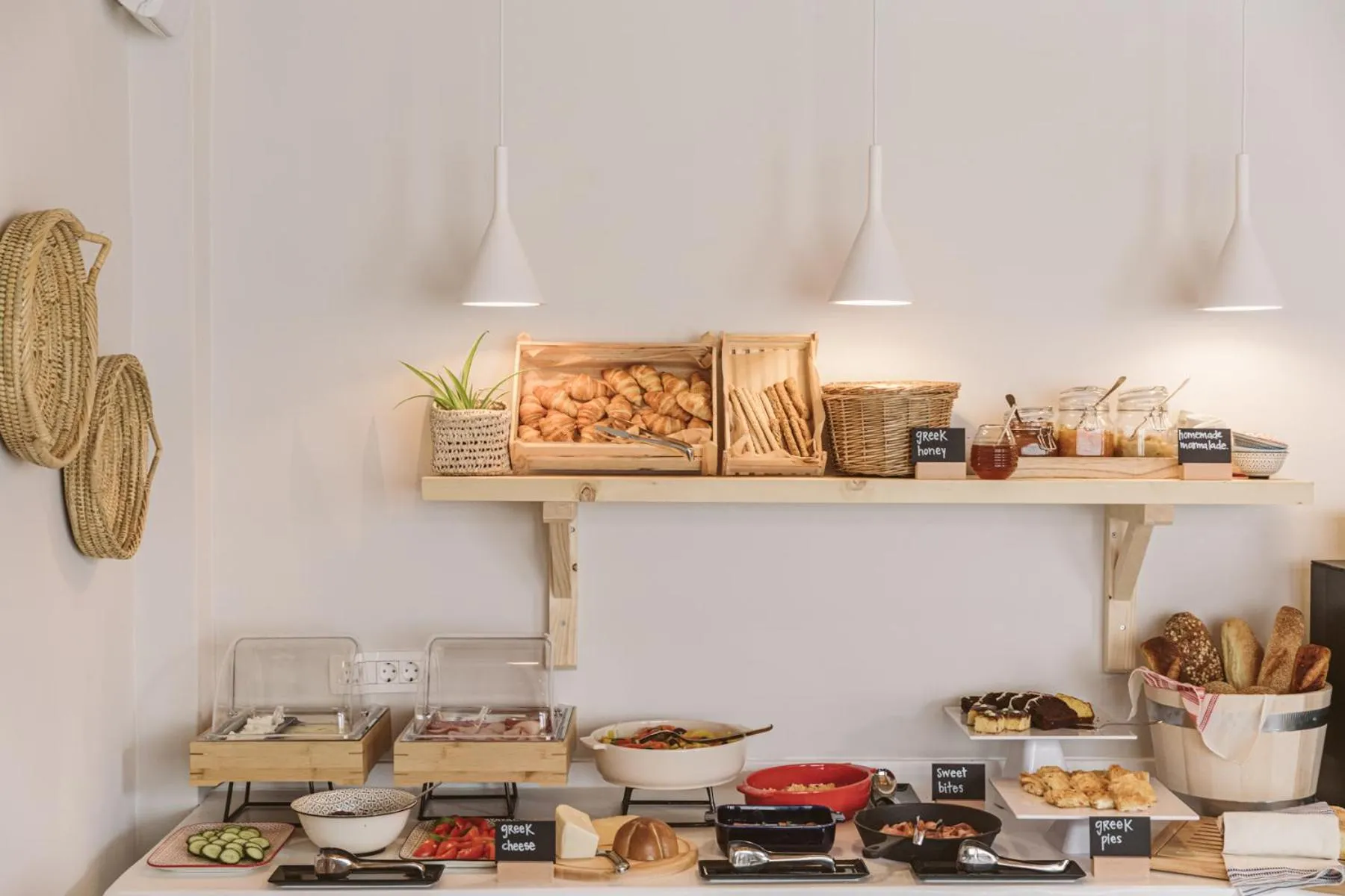 Breakfast in Grand View - Megalochori Santorini