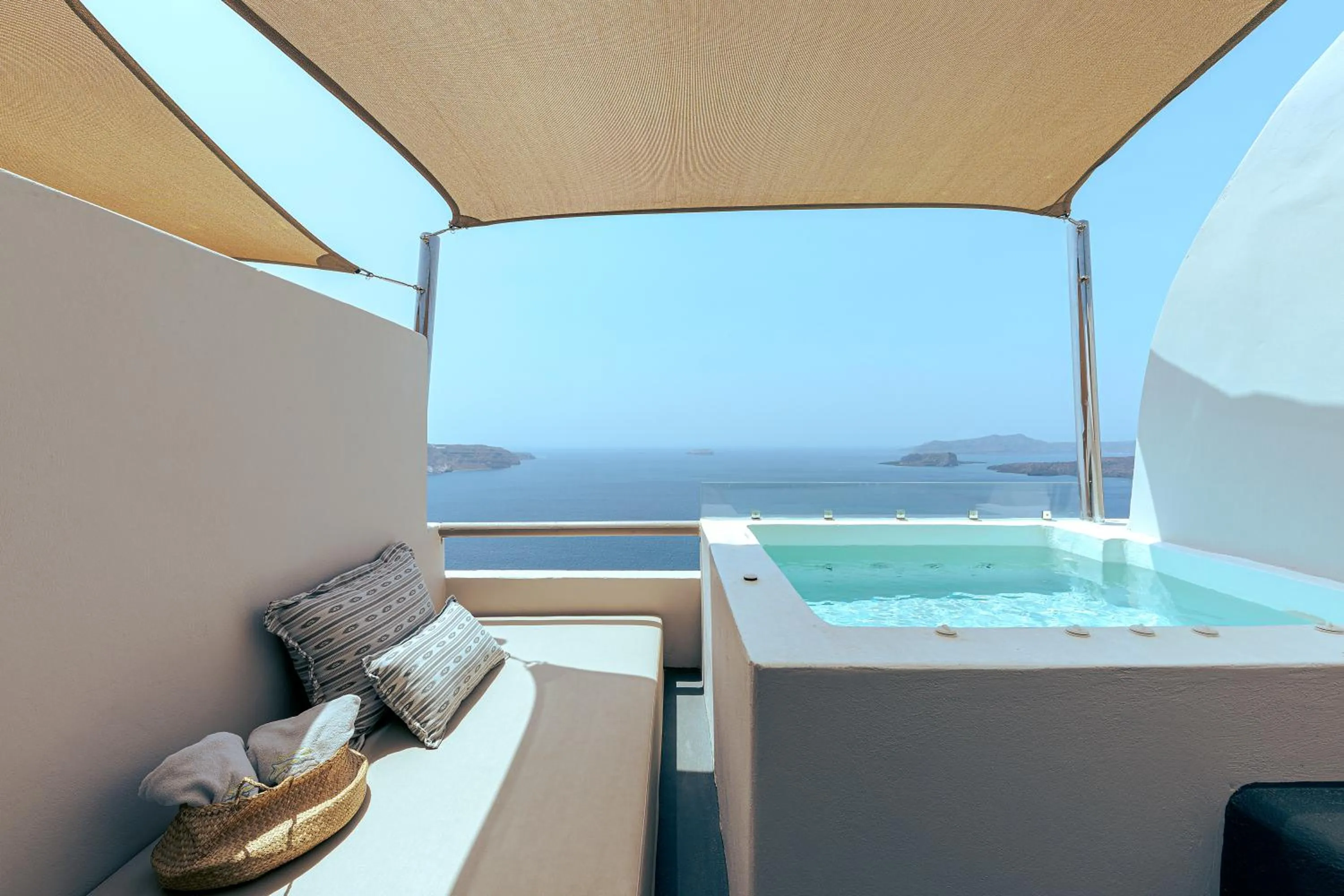 Hot Tub in Grand View - Megalochori Santorini