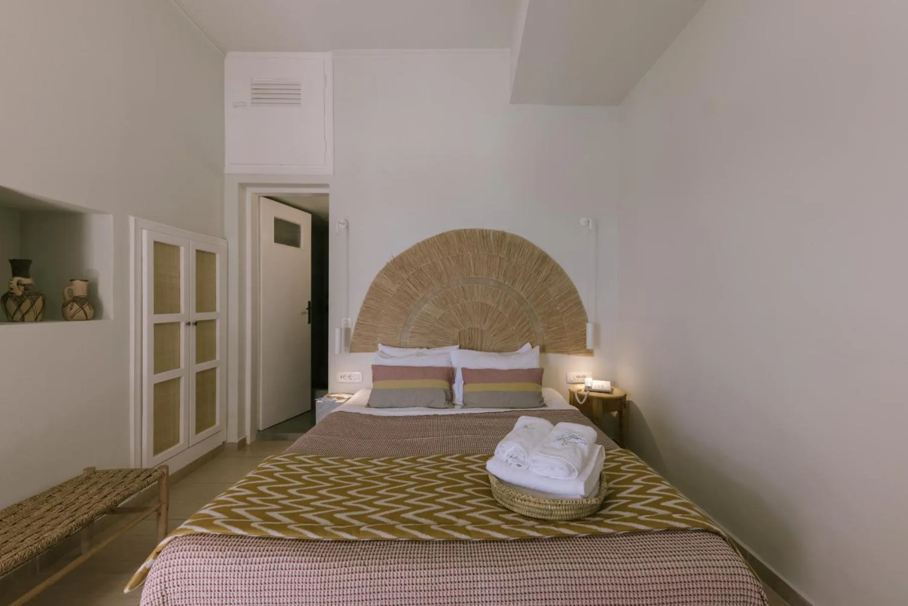 Bed in Grand View - Megalochori Santorini
