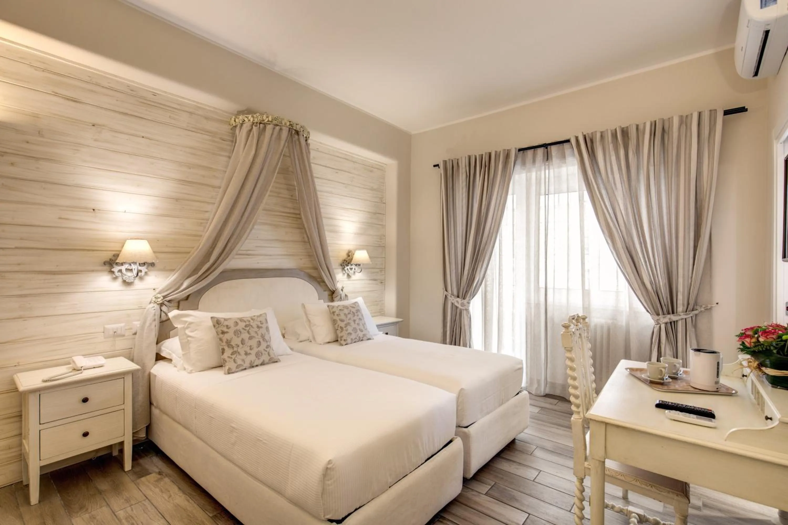 Property building, Bed in Casa Mia Vaticano Guest House