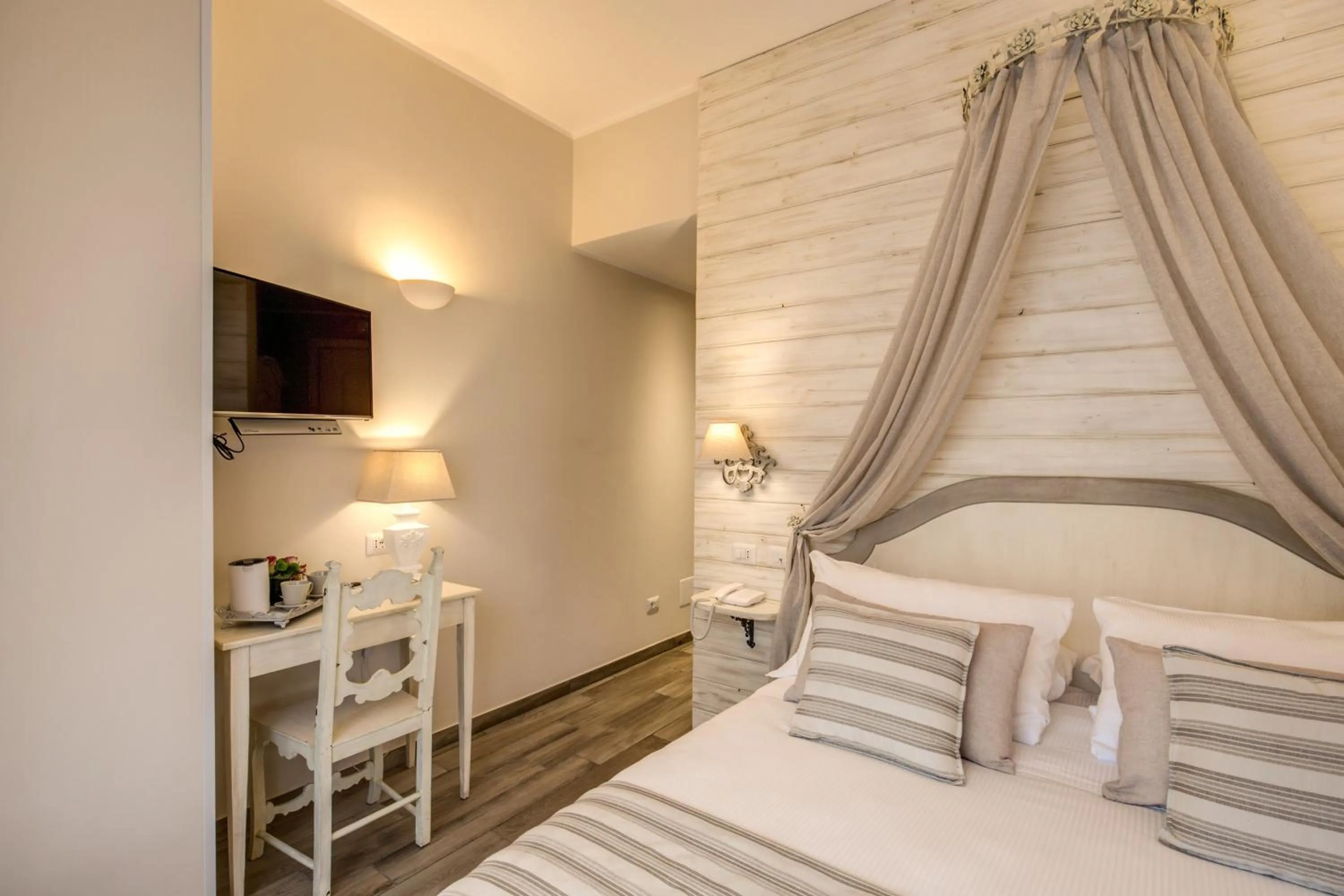 Property building, Bed in Casa Mia Vaticano Guest House