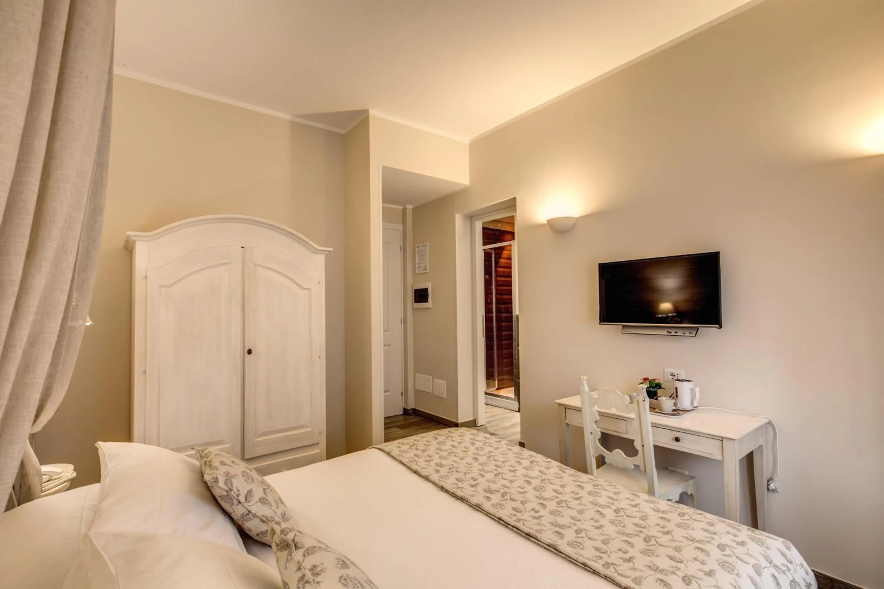 Property building, Bed in Casa Mia Vaticano Guest House