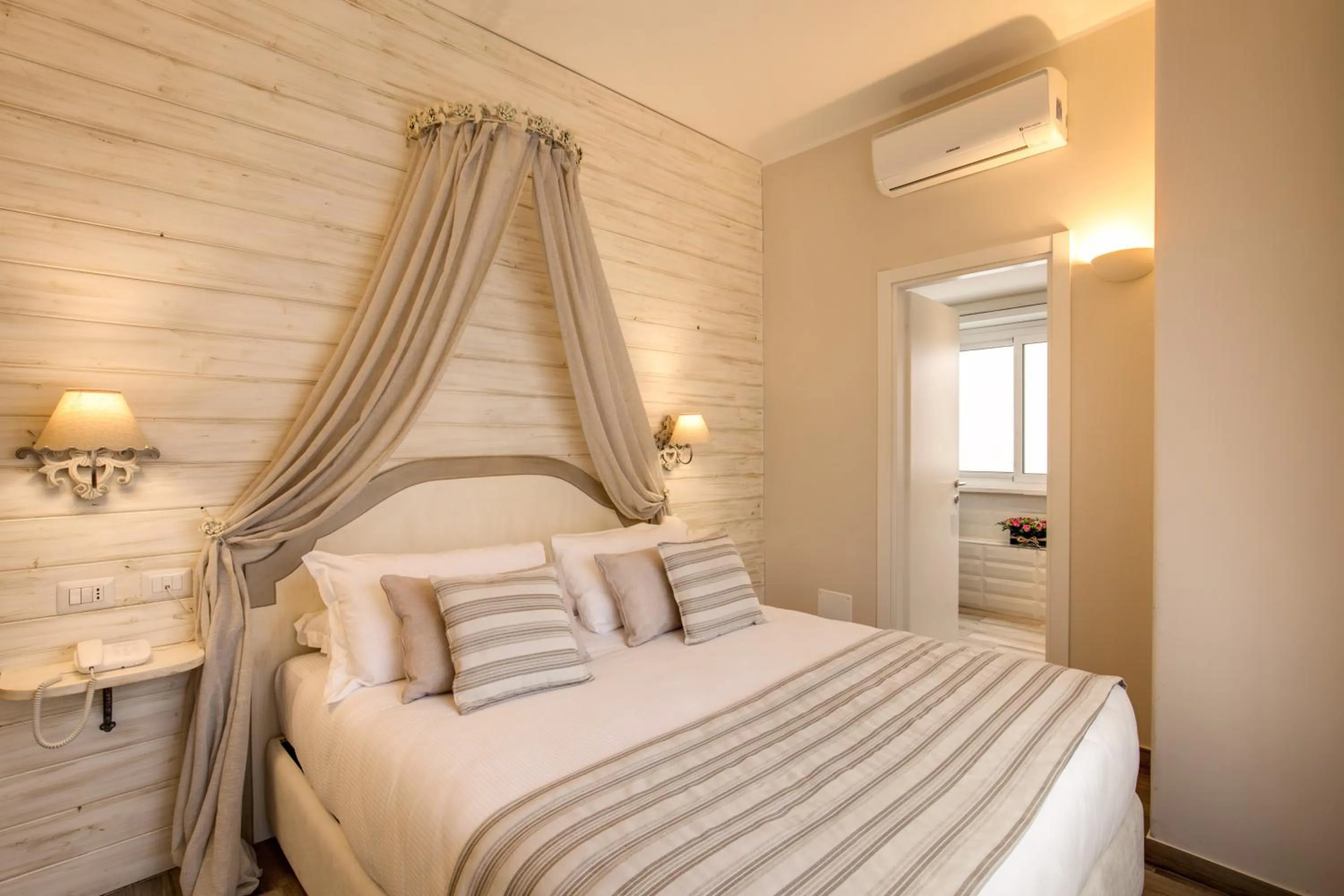 Property building, Bed in Casa Mia Vaticano Guest House