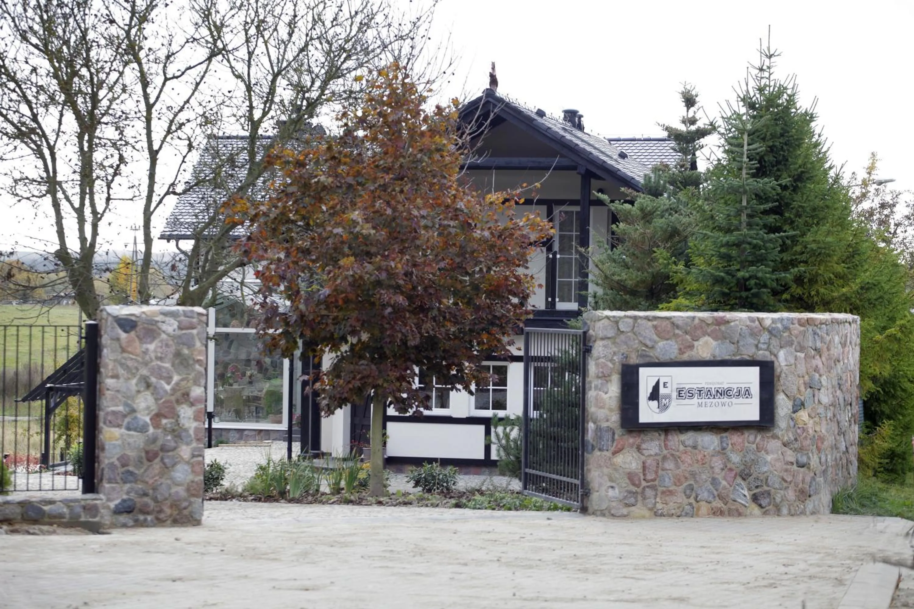 Property building in Estancja Mezowo