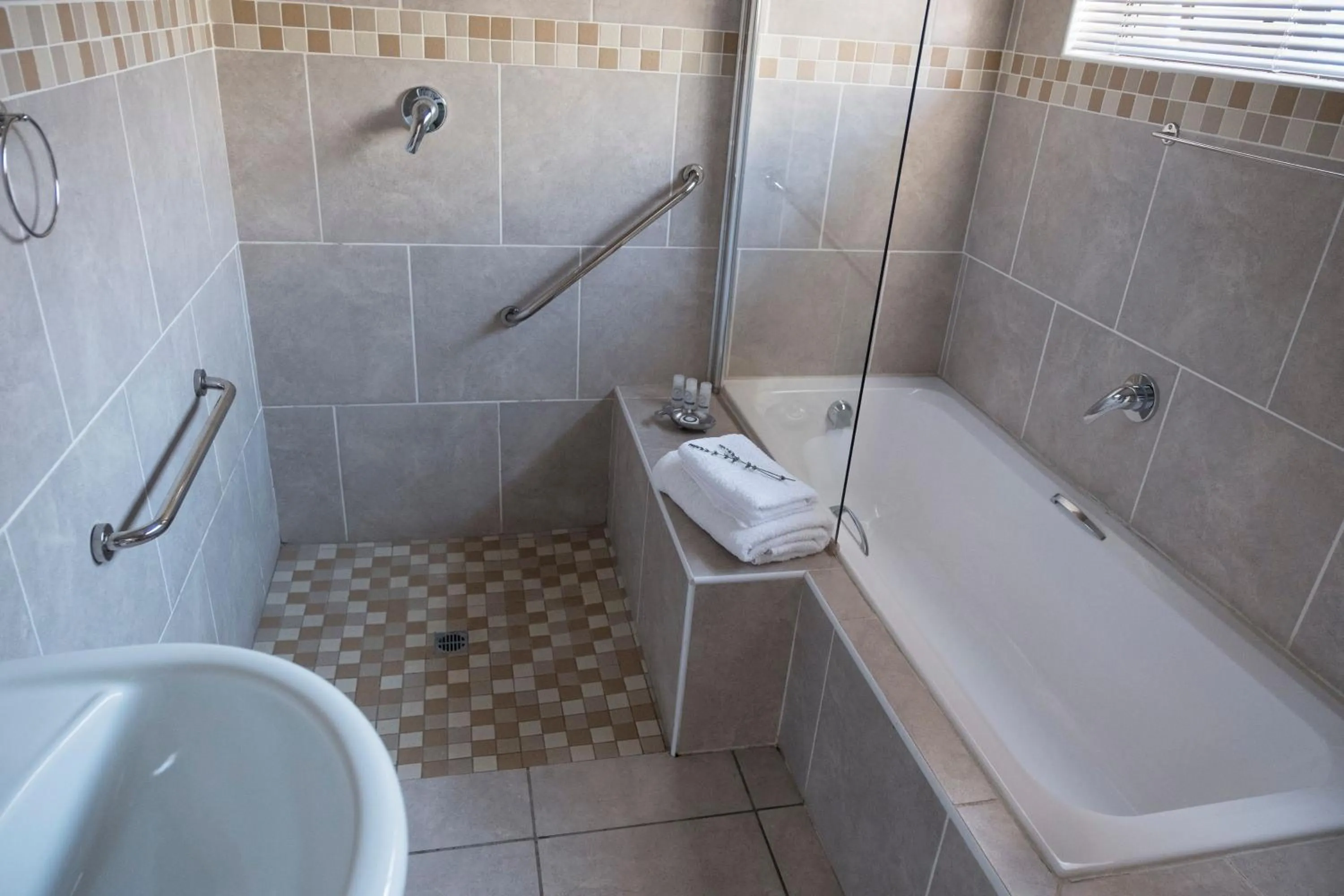 Bathroom in President Lodge