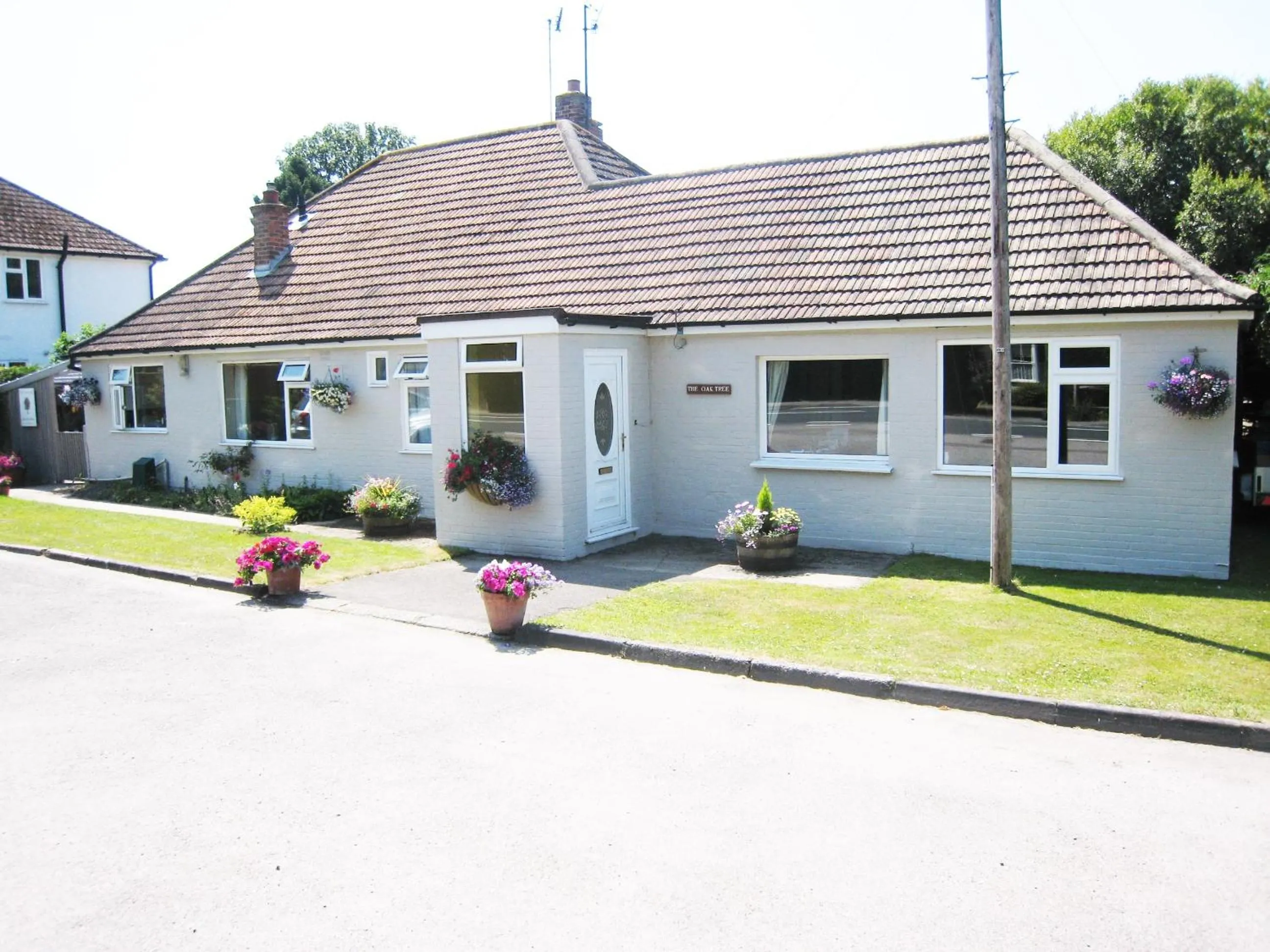 Property building in Oak Tree Lodge & Holiday Parking