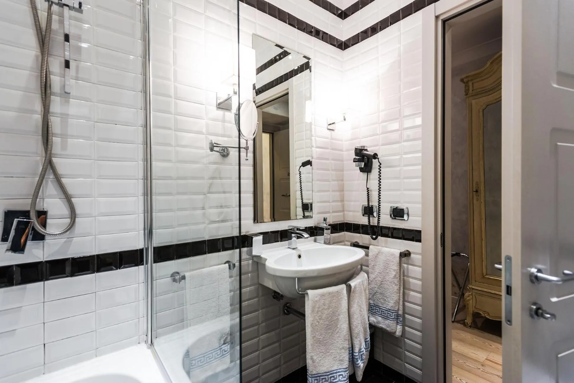 Shower in MDM Guesthouse